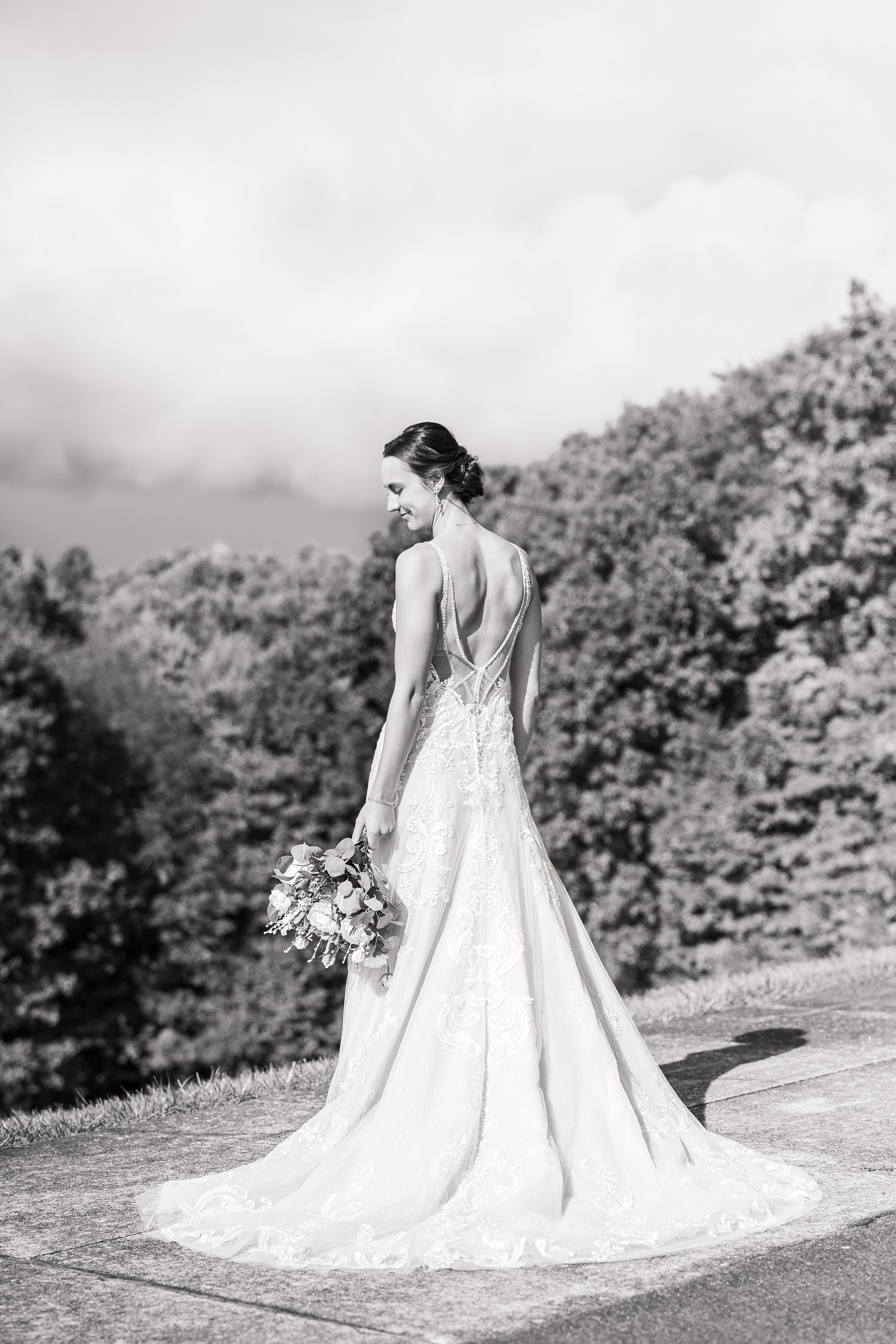 Bride & Groom BW-35.jpg