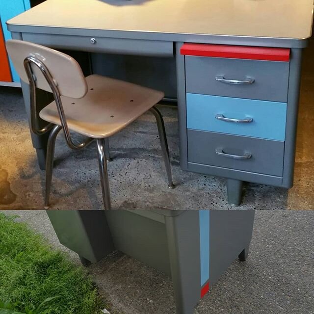 Steelcase Size small Metal Desk w/ mod color details. Check out b the side view. 295.00 Local Seattle  pick up or delivery only. 45 x30x30 tall. #steelcase #vintagefinds #vintageseattle #madmen #vintagedecor