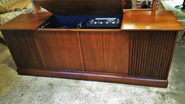 Spectacular stereo console just in....#vintagestereo#clairtone#vinlyjunkie #seattlevintage #lp#nowspinning#phono#classicaudio #vintage_tunes #turntable#console #hifi#garrard