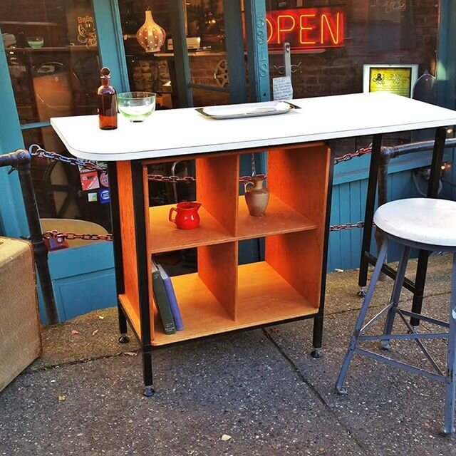 Hot on the floor ..... 1960s minimalist desk. 34 tall ,51 long and a nice 20 inches deep.$250.00  # Bauhausdesk #madmendesk #ballardvintage #seattlevintagedesk #seattlemadmen #smalldeskseattle #ballardsundaymarket
