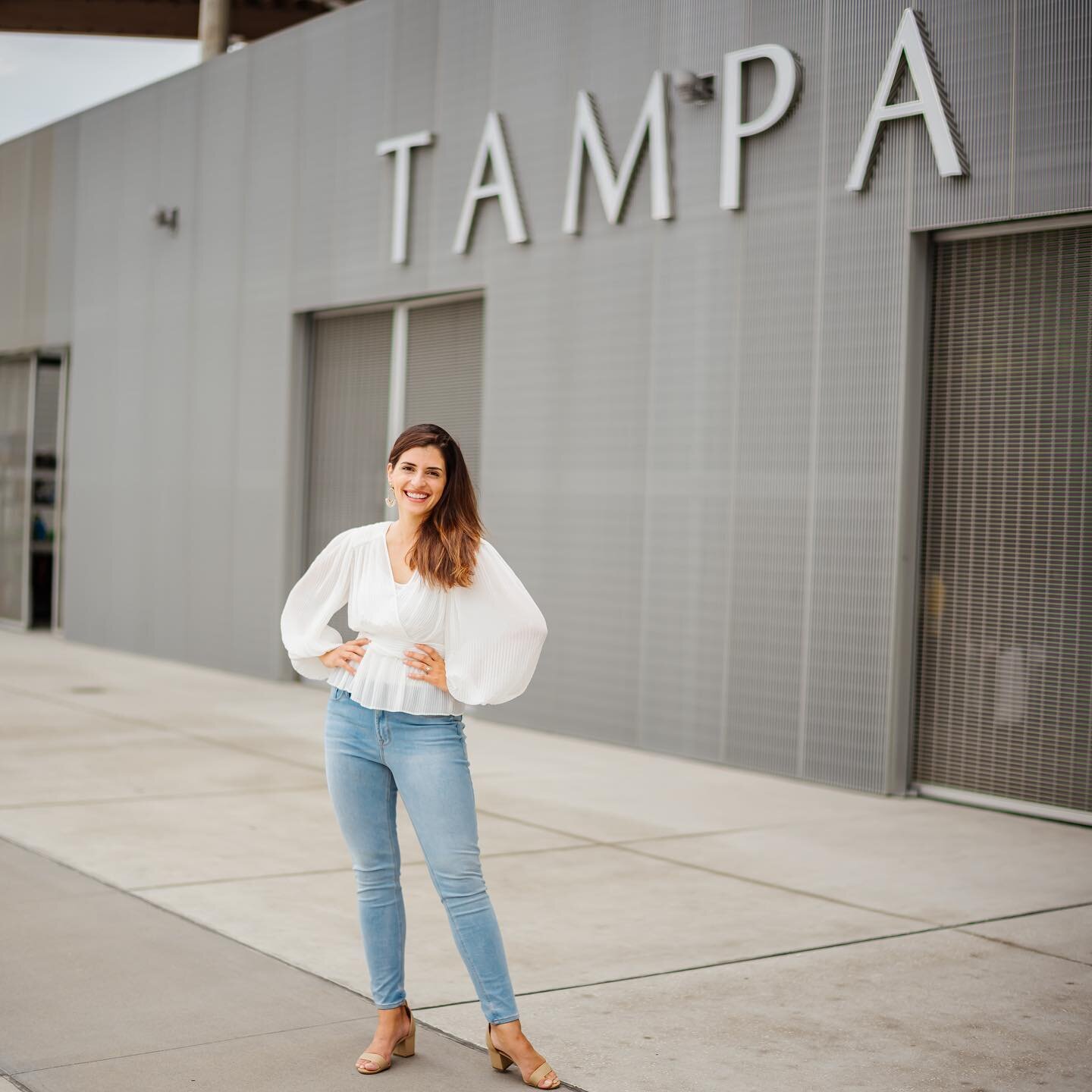 Hey there T A M P A B A Y!
Growing up in a small town made me yearn for bright lights and a big city. You're going to laugh, but when I went away for college at the University of Florida in Gainesville I thought I had moved to a metropolis. 😂
&bull;
