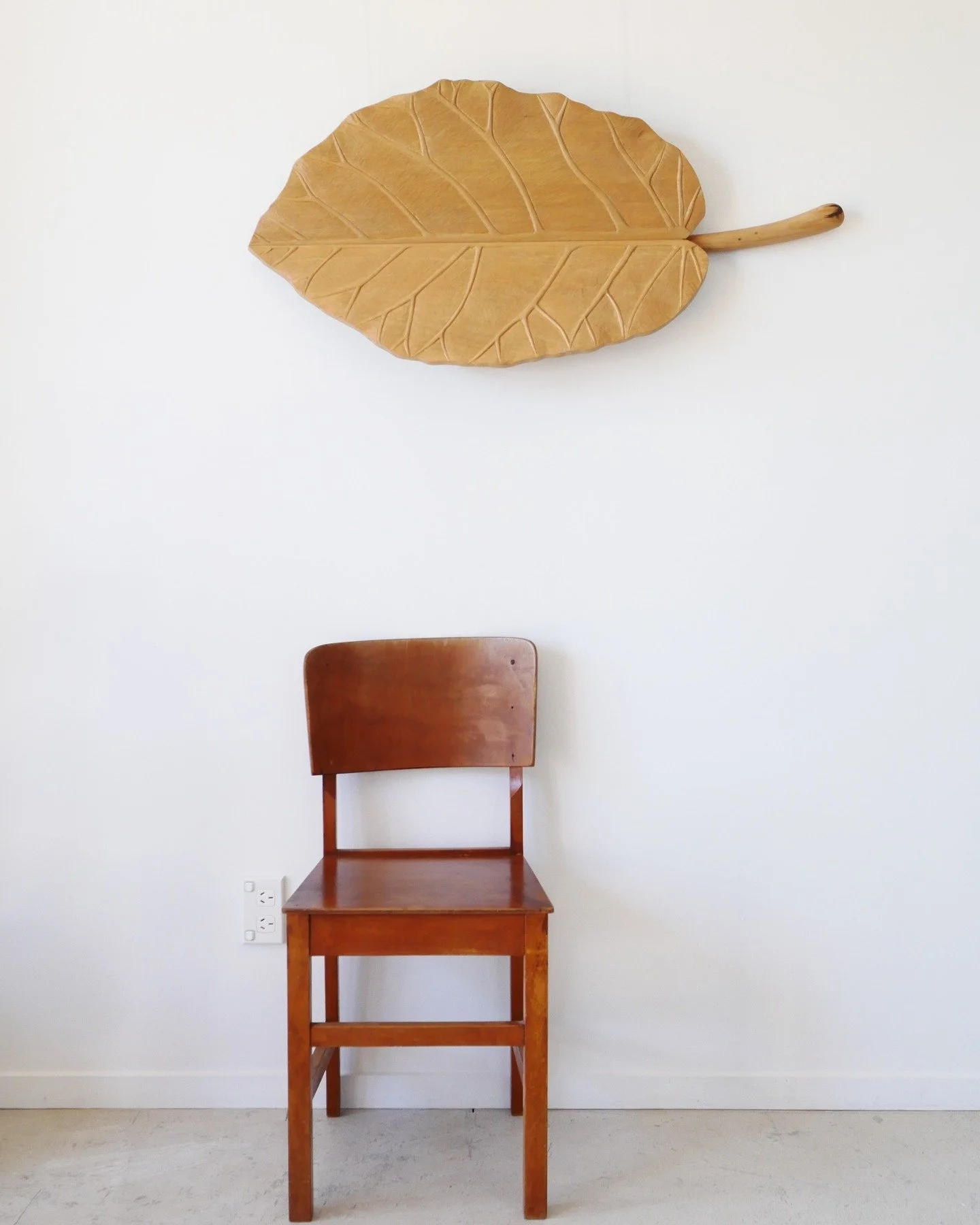 It's not all about feathers here, I like leaves too! This piece I made quite a few years ago and have had it in my gallery since then. It has recently moved onto its new home, so I thought I should take a few farewell photos especially since improvin