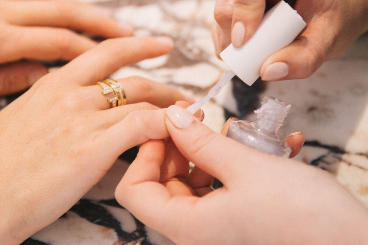 What's the Difference Between Gel and Acrylic Nails? - Blog