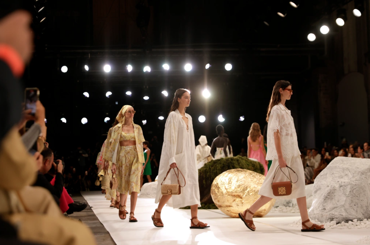 australian+fashion+week+2021+oroton+runway