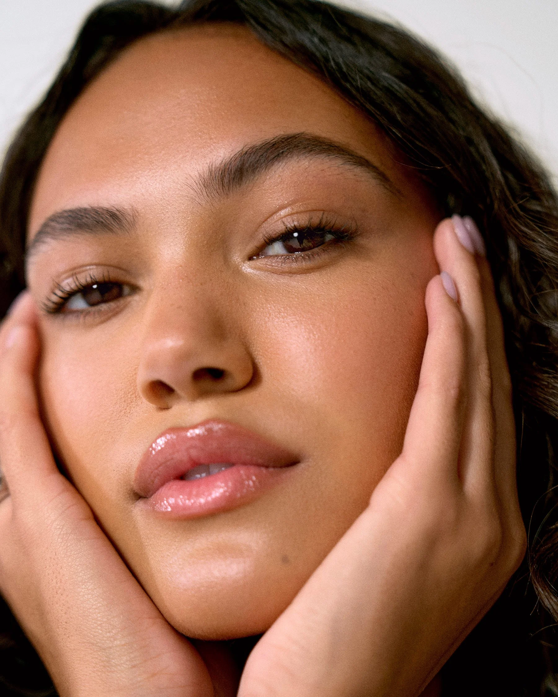 Kosas_BFCM-Sale-2024_On-Model_Hailey_Complexion_02.jpg