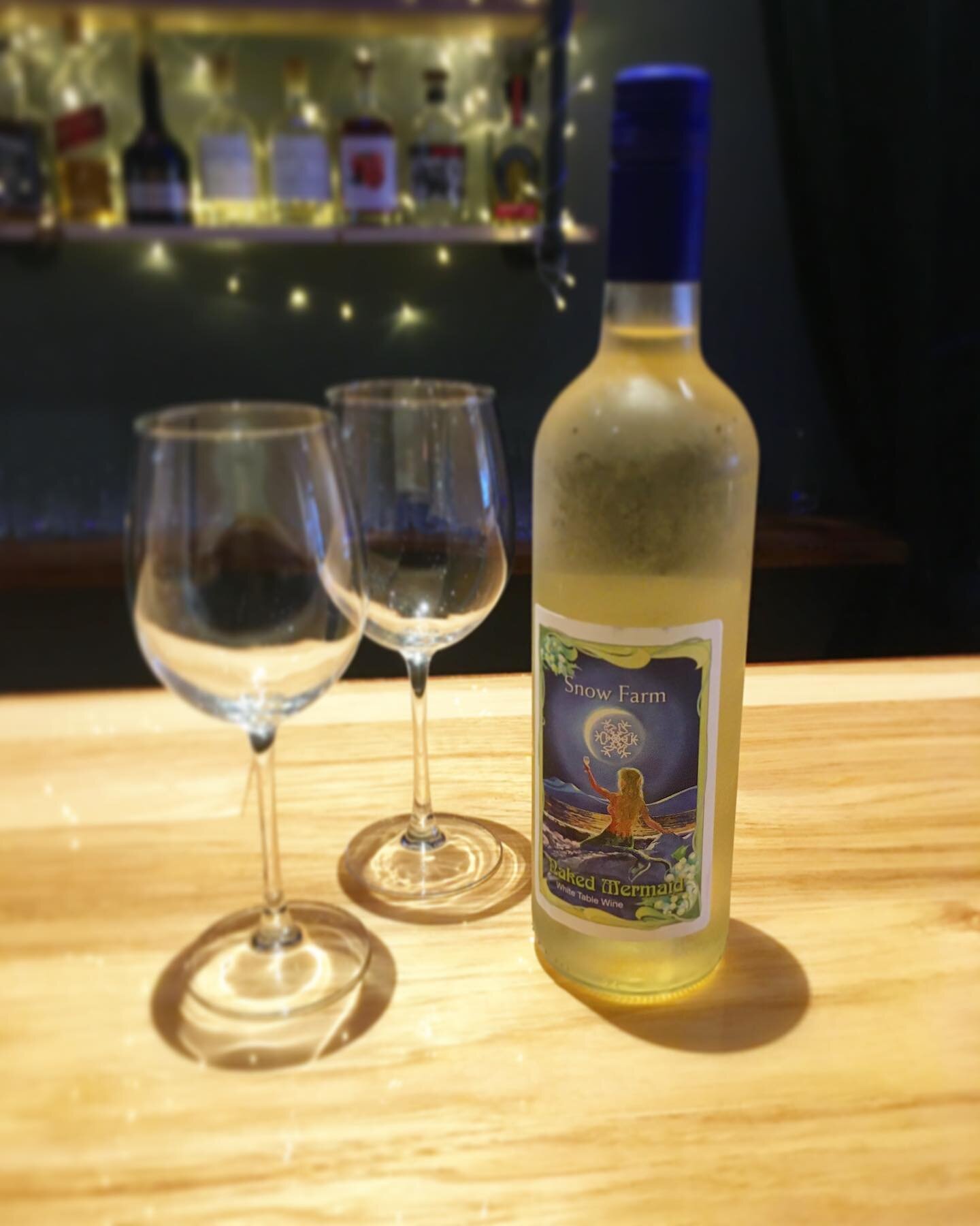 We are happy to announce that we are now carrying Snow Farm Vineyard&rsquo;s Naked Mermaid. 🍾
An Estate Wine, from the &ldquo;vineyard by the water&rdquo; on Lake Champlain. A blend of La Crescent, Louise Swenson and Seyval Blanc grapes. Floral, lem