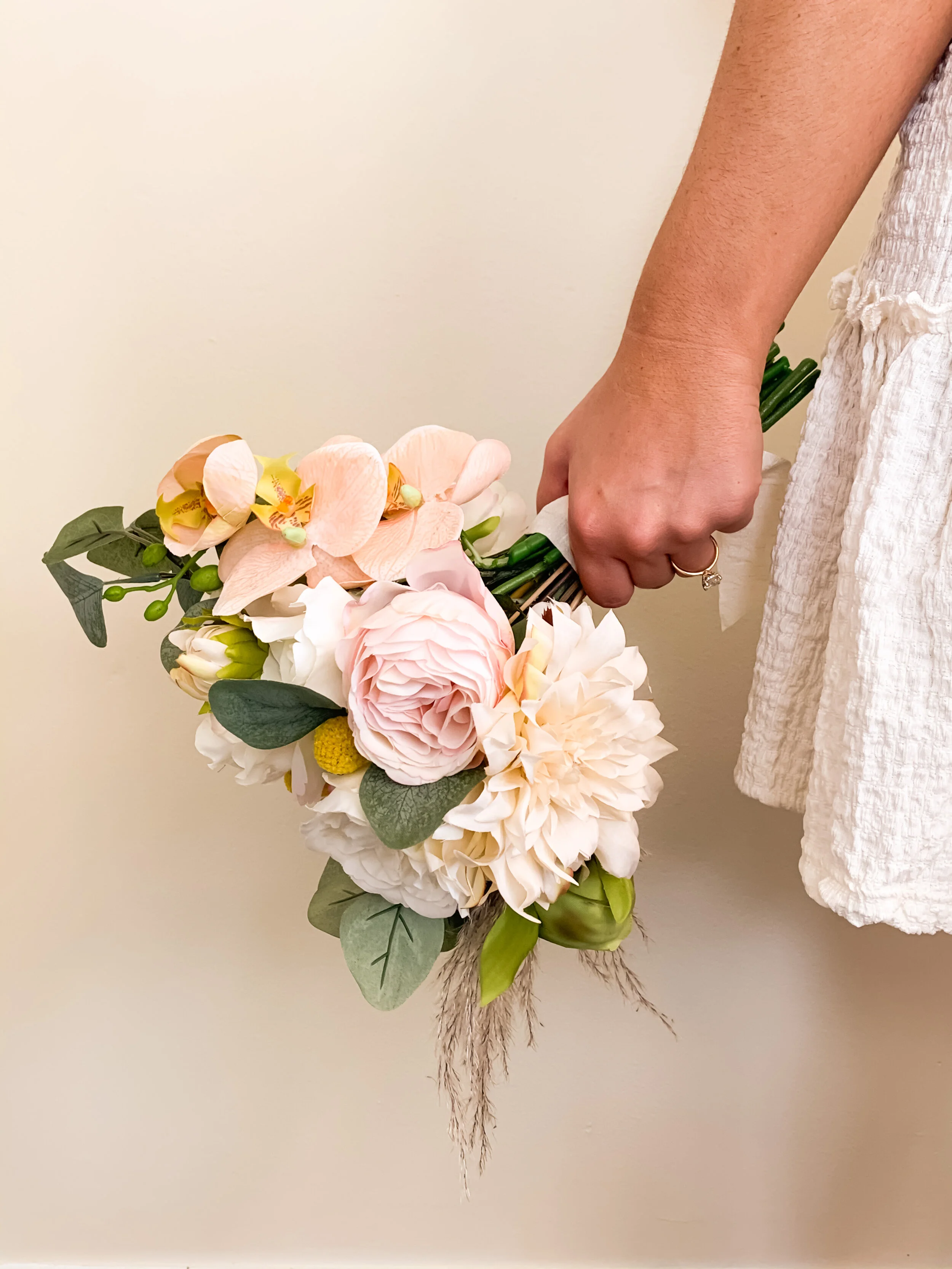 Diy Wedding Bouquet Using Afloral Flowers For Under 100 Diy Wedding School