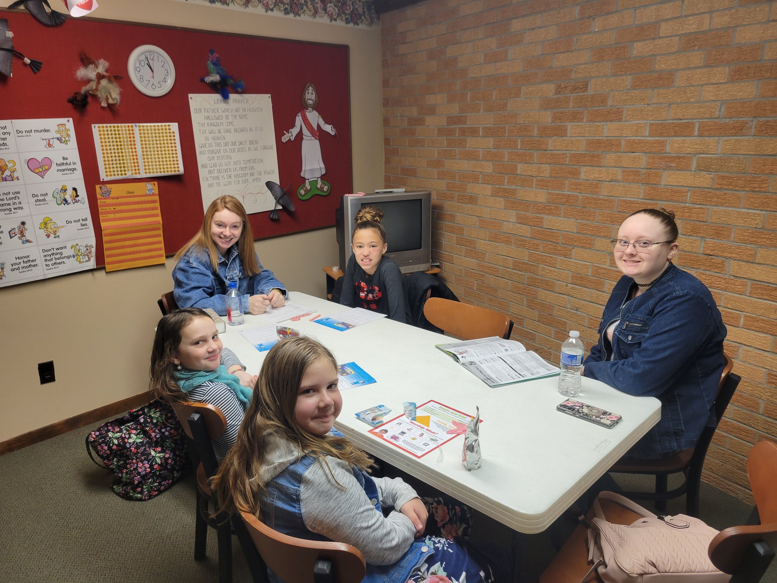 Taylor Norton subbing for Mrs. Boyko's primary class with Summer Mulkey's help.
Left to right: Maddie Booton, Taylor Norton, Zoey Jones, Sophia Young, Summer Mulkey
