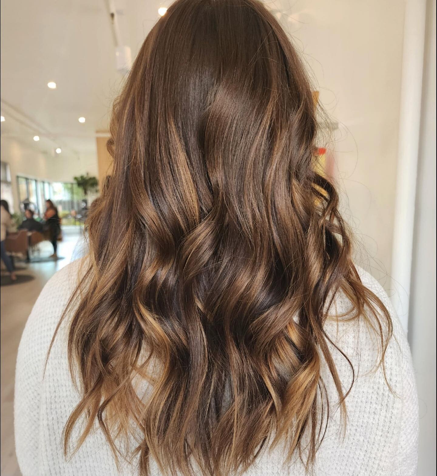 @maggierosehair killing it again with the perfect kiss of caramel on some gorgeous hair! ✨

#staygold #kalamazoosalon #kalamazoohairstylist #kalamazoohairsalon #portagehairstylist #portsgesalon #westmichiganhairstylist #discoverkzoo #allyouneedisgood