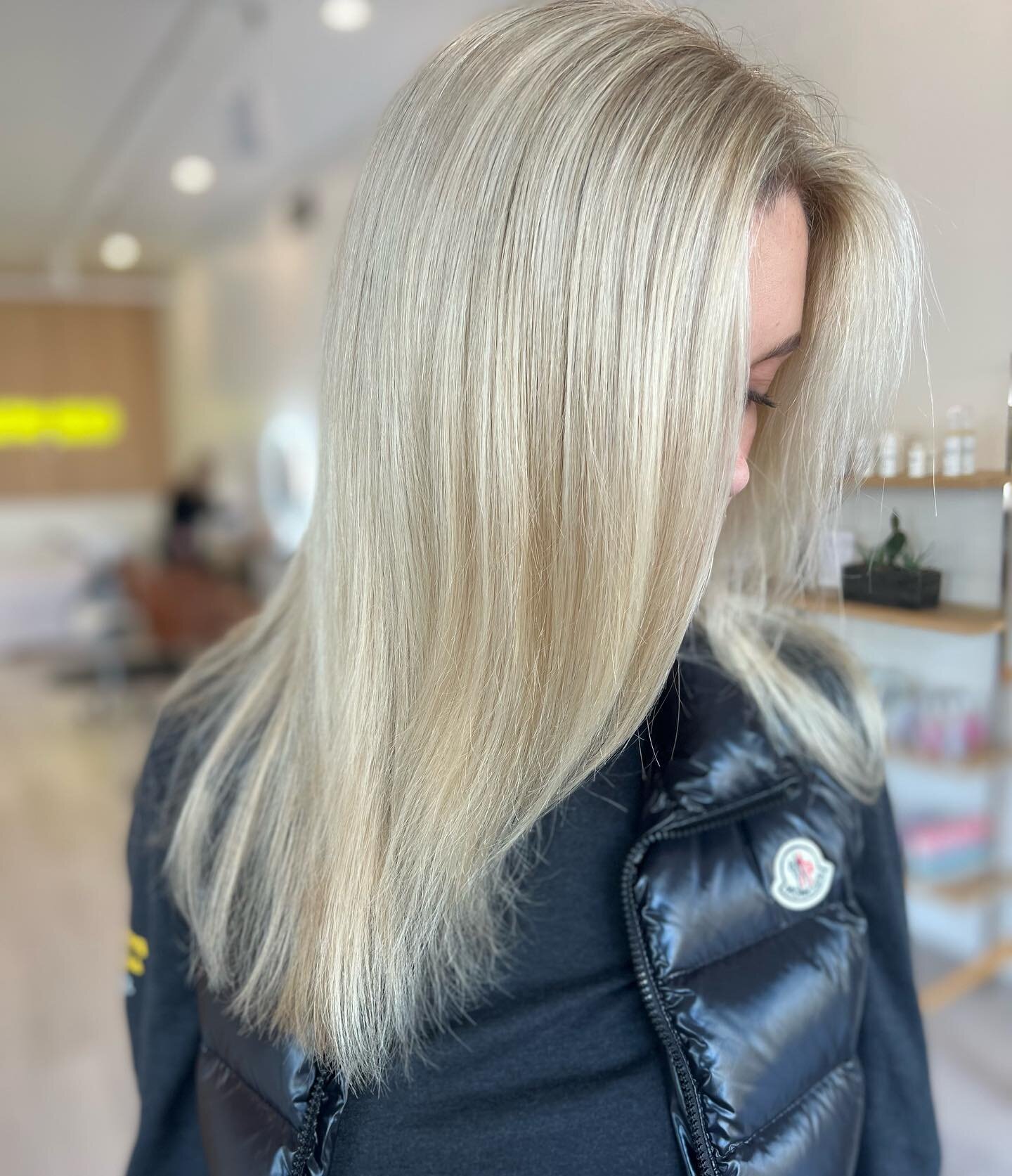 While we are loving all the fall hair, here&rsquo;s your reminder that blonde is always in season✨
Hair by @24kgoldandsass 

#staygold #kalamazoosalon #downtownkalanazoo #kalamazoohairsytlist #wmu #blondehair #redkenshadeseq #goldwell #randco #highli