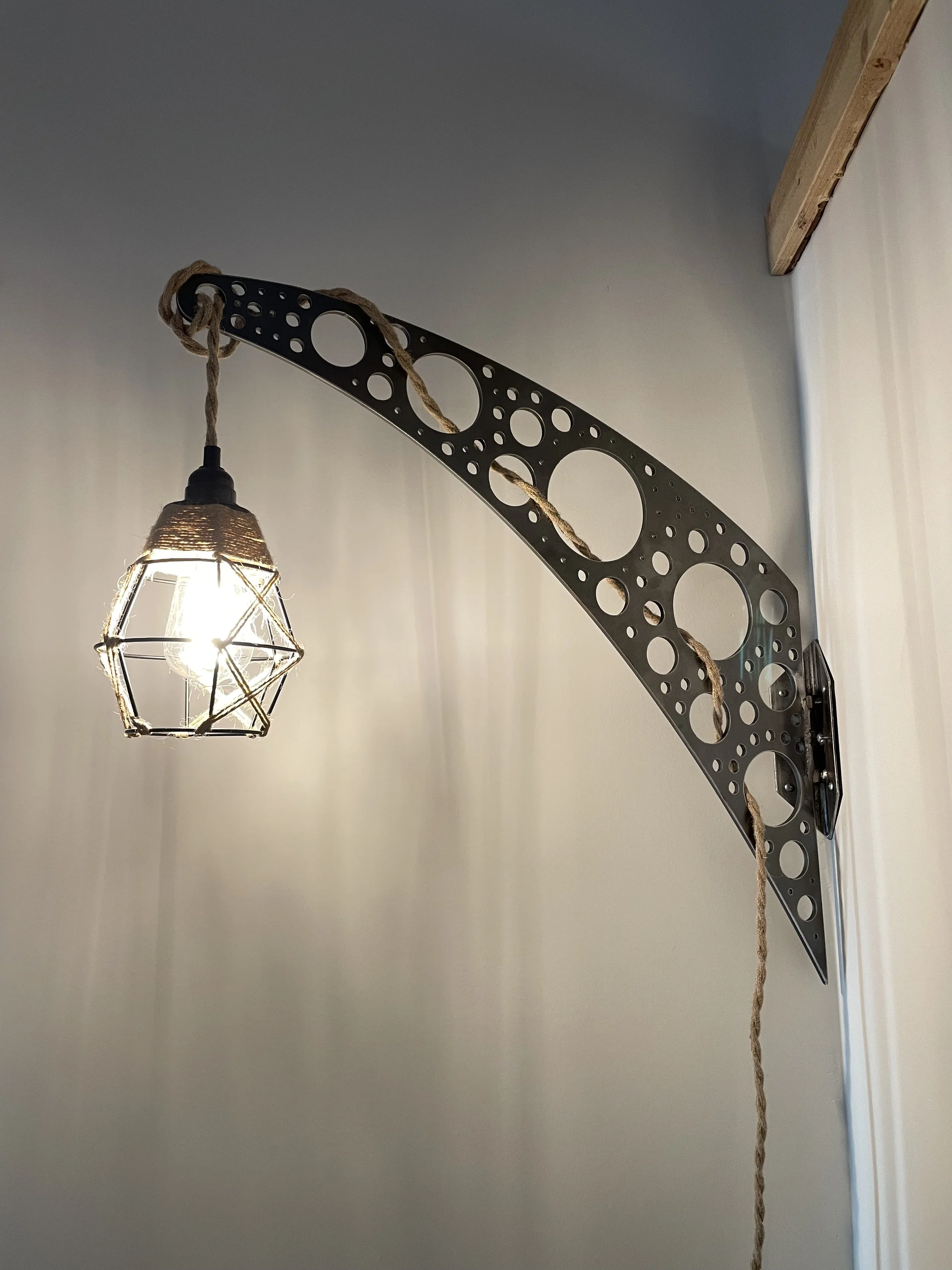 1:4 in steel light bracket.jpeg