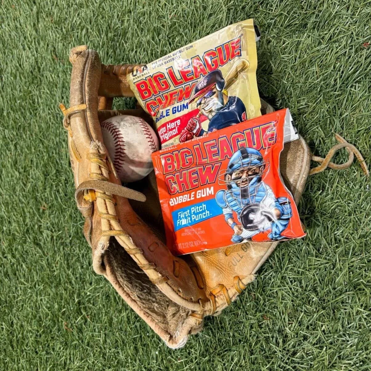 The world&rsquo;s game. The biggest stage. And we&rsquo;re celebrating with a First Pitch Fruit Punch giveaway for the World Baseball Classic Final 🌎⚾️

- Tag 2 friends (make sure they follow both pages)
(@buckyscandyshoppe and @bigleaguechewgum)

-