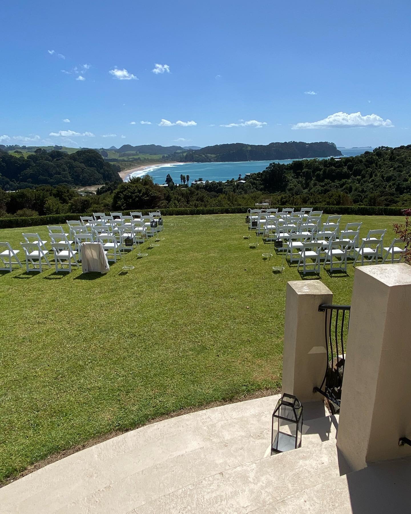 An amazing day and an amazing couple💗 

💍Terry + Q💍

Such a great and easy going couple to work with ❤️

💒 @stone_terrace 
📸 @byrdyphotography 
🍱 @_sugarfish_ 

#hotwaterbeach #nzcelebrant #weddingdress #magicalveiw #coromandelveiw