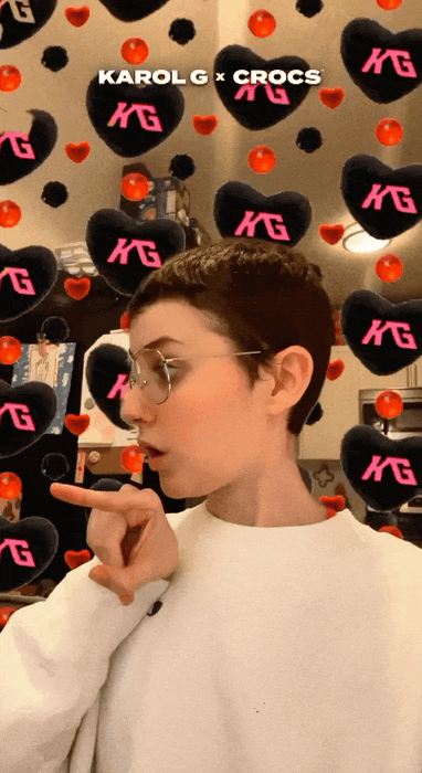 Crocs-KarolG-PhotoBooth.gif