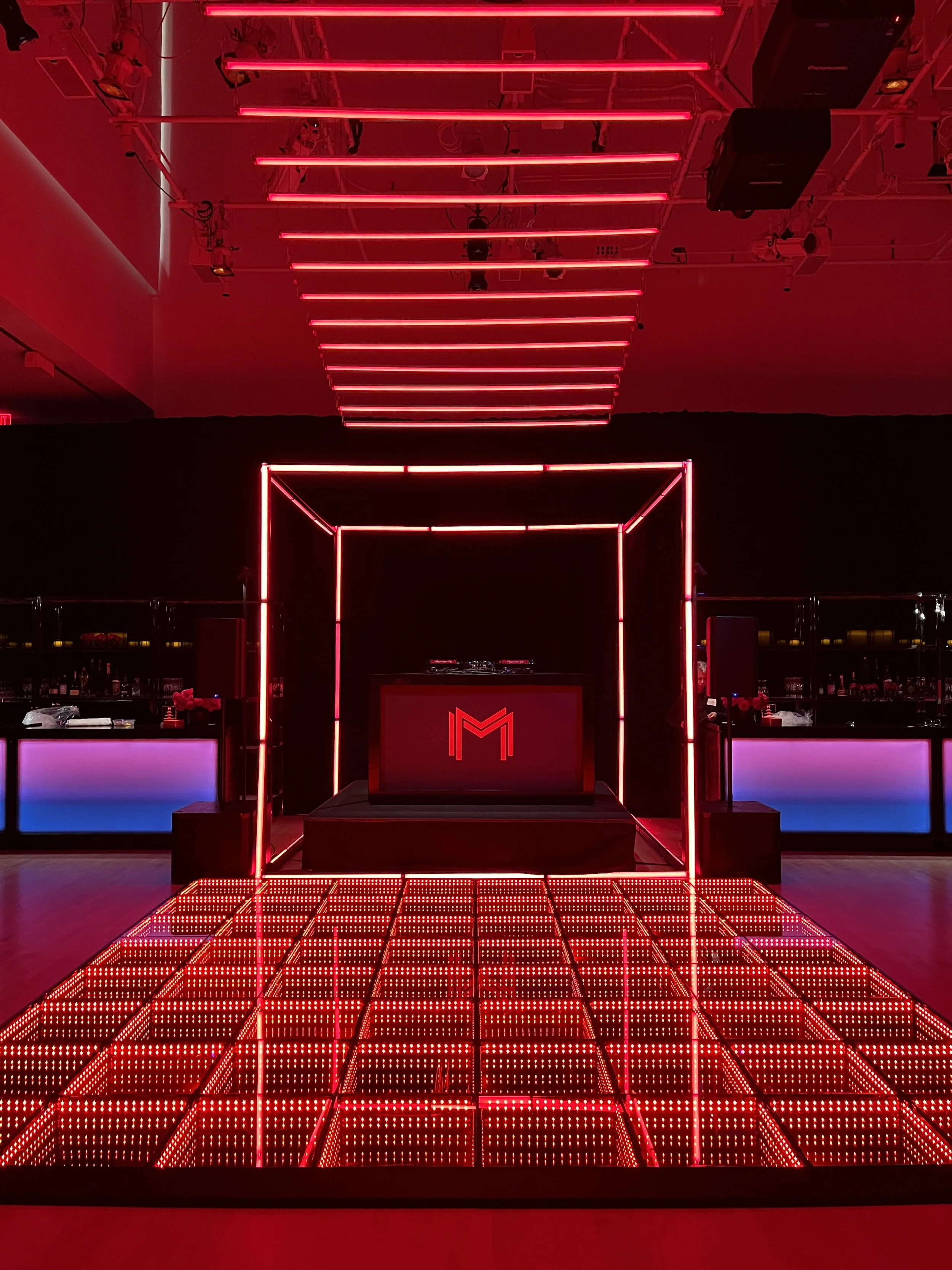 ELECTRONIC LED LOVE IN THE CITY