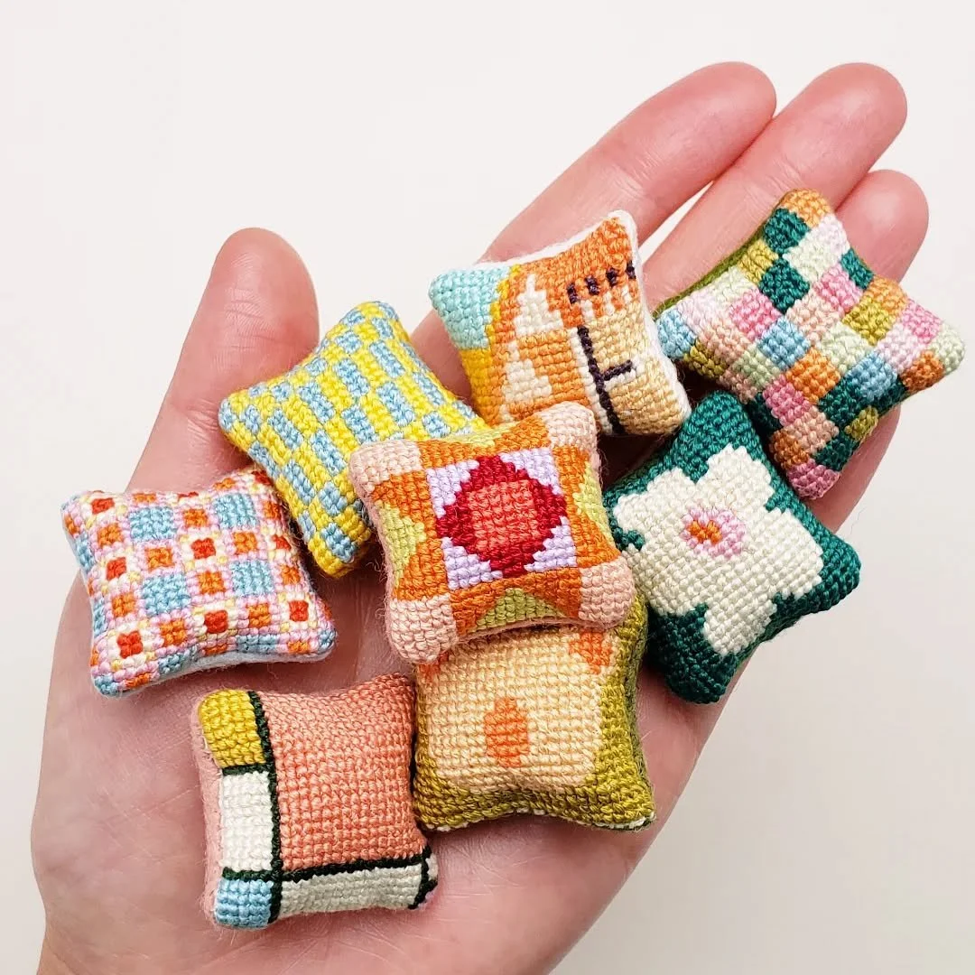 Come find me and these tiny cushions this Saturday from 10 - 6 at the @metminis show in Toronto 🤠

💖 Japanese Canadian Cultural Centre 💖 at 6 Sakura Way

Head to their profile for more show info (list of artists exhibiting, entry fee, etc.) 

It's