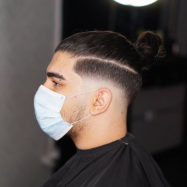 Back in Game 😷🤫 Book today empirebarber.as.me
.
.
.
.
.
.
.
.
.
.
#Vintage #classic #torontoartist #toronto #fade #hair #gentleman #menstyle #fashion #instagram #instagood #hairstyles #hotphoto #l4l #swag #lfl #sick #amazing #like4like #look #hot #