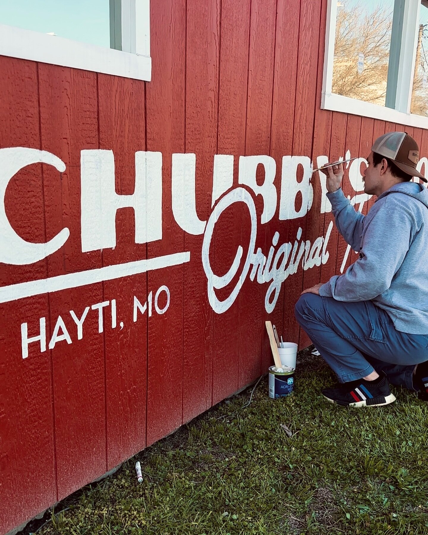 Warm weather means it&rsquo;s time to start painting again! Day 1 painting Chubbys BBQ in Hayti, MO is in the books ☝️