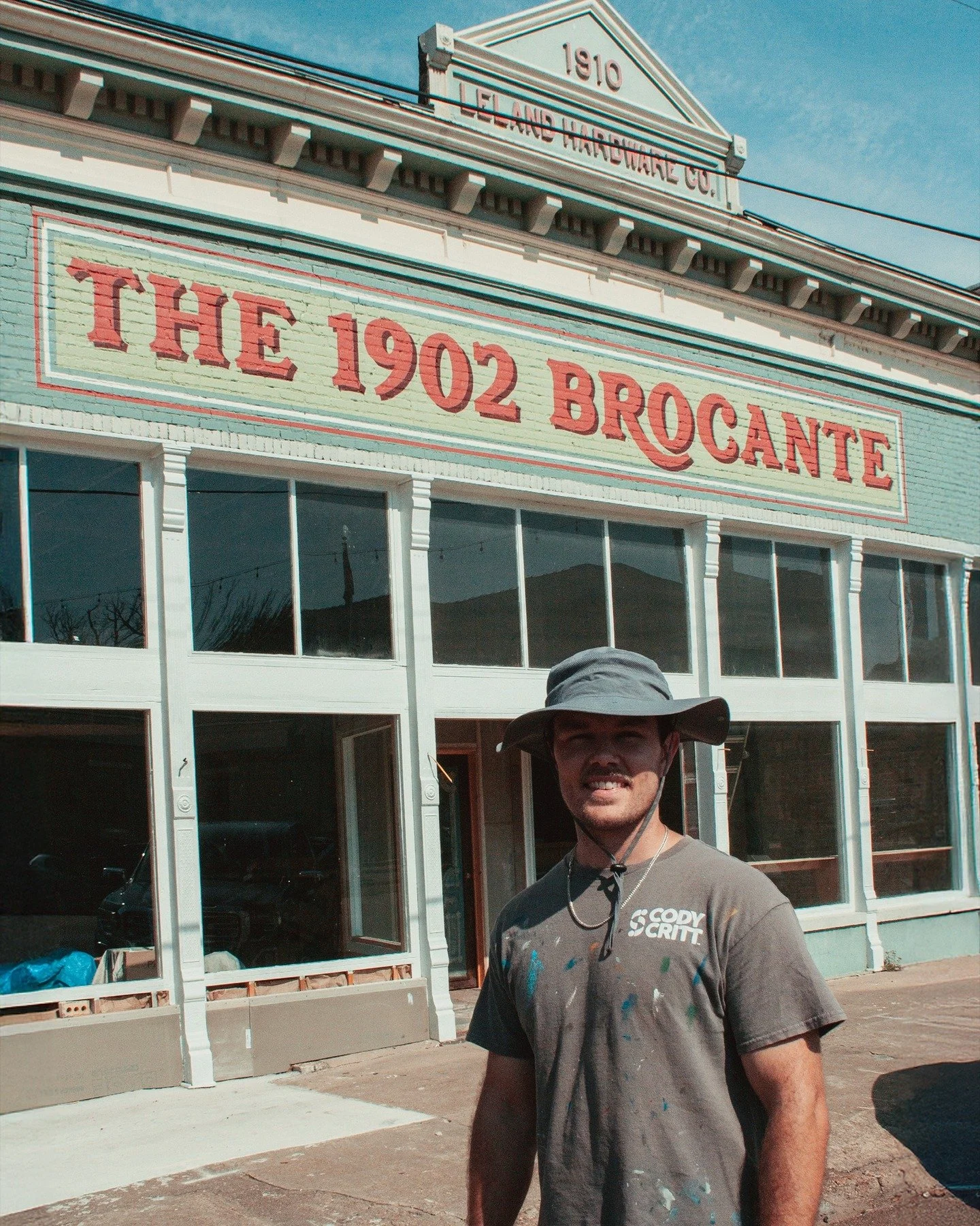 I'm so excited to share the new logo I designed and painted for The 1902 Brocante in downtown Leland, Mississippi! This new coffee and antique shop is being beautifully remodeled by the same hardworking folks behind the historic Thompson House. It wa