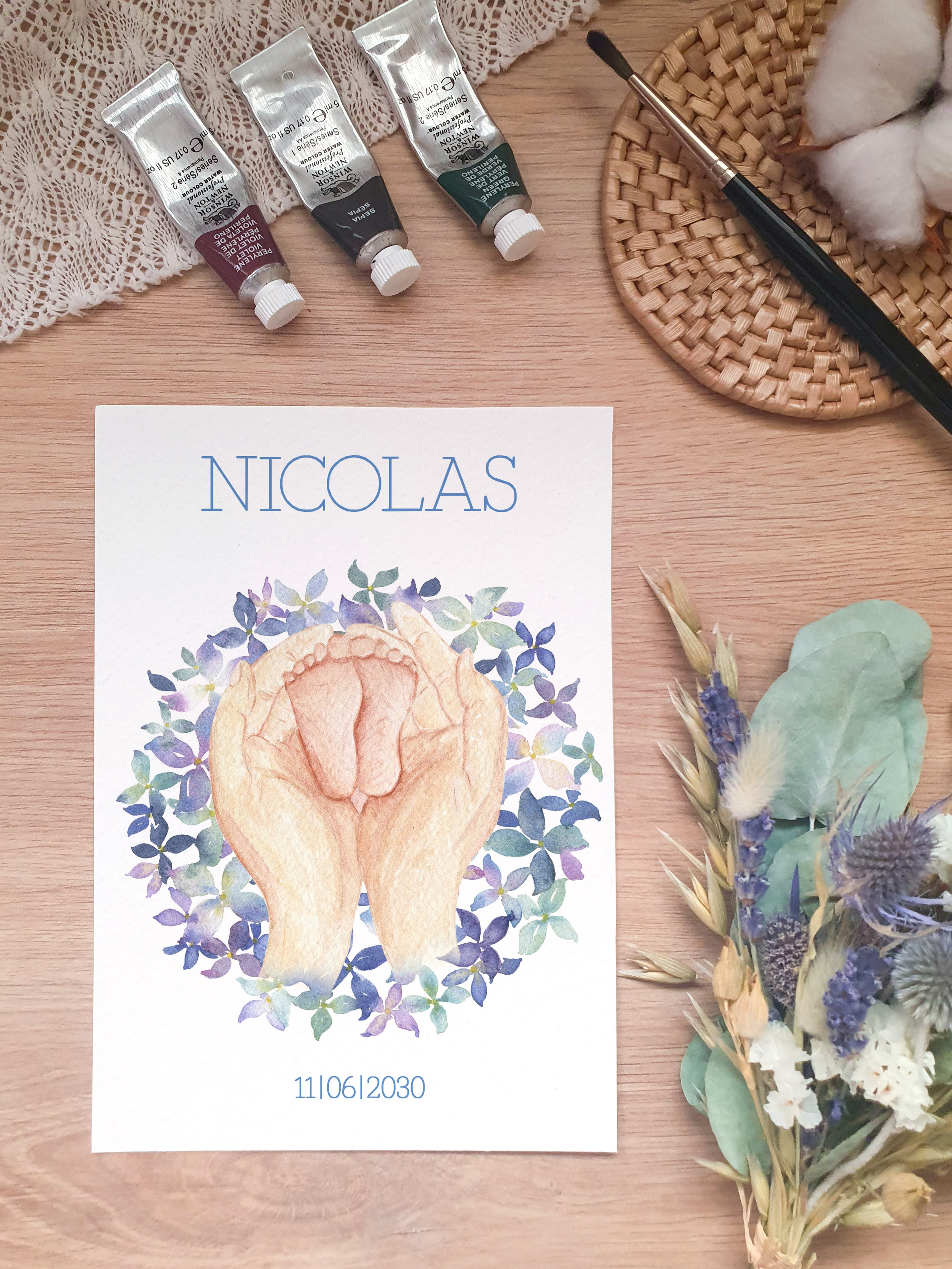 Faire part naissance aquarelle originale petits pieds dans les mains couronne hortensias