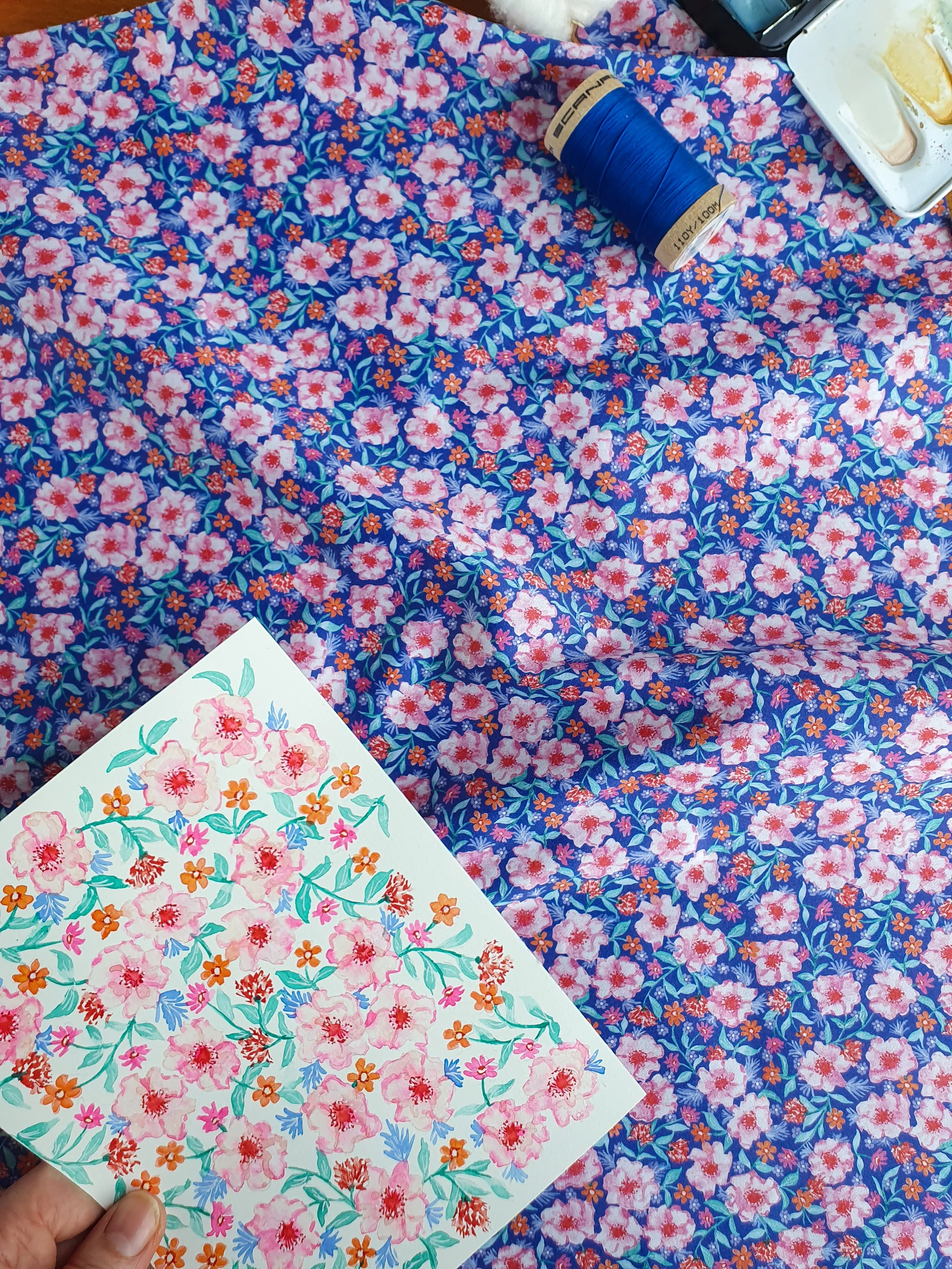 Tissu jersey coton bio fleuri bleu – motif aquarelle moderne Tendresse Bleutée