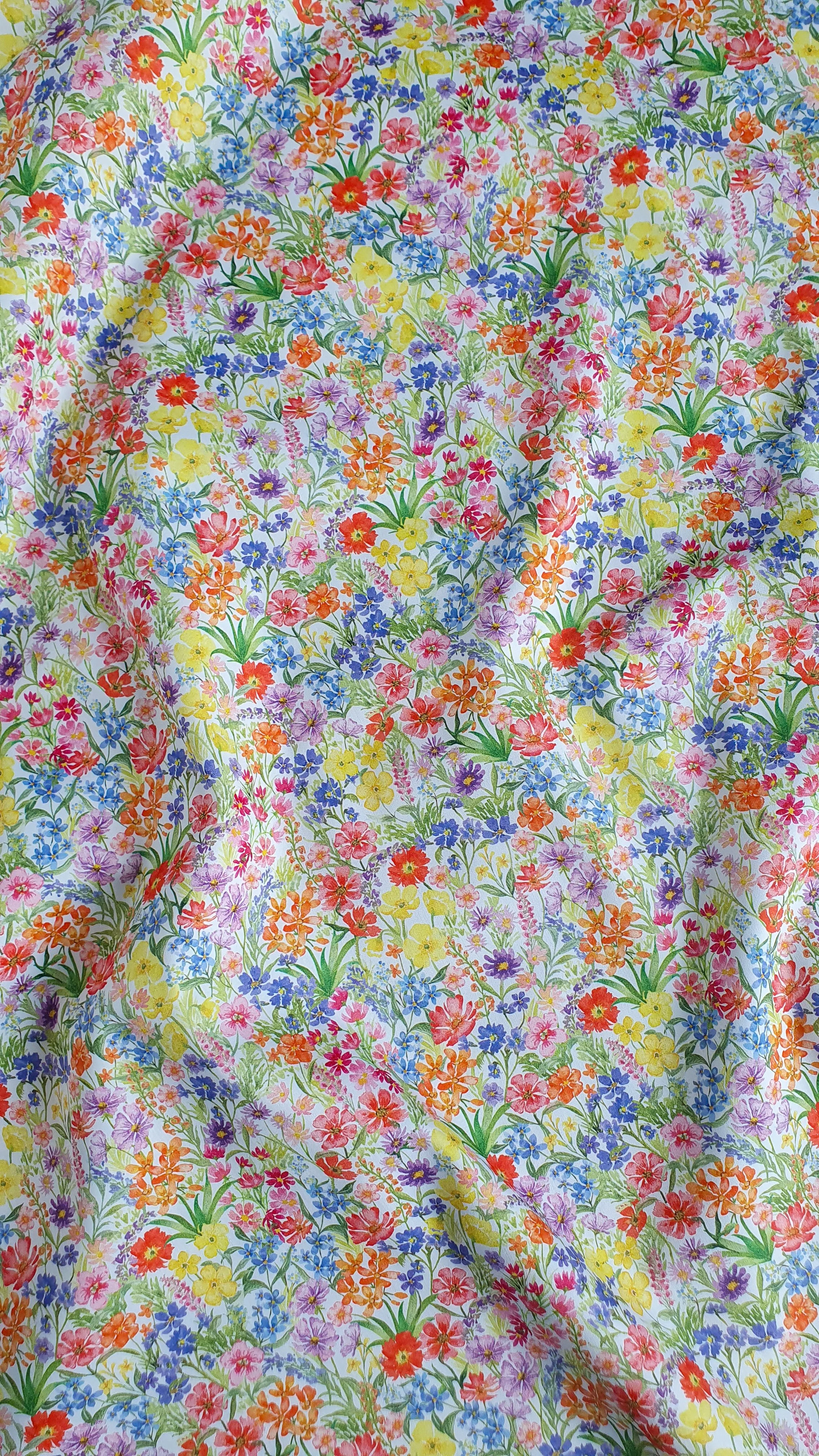 Satin coton bio fleuri multicolore – motif jardin aquarelle Jardin Fleuri