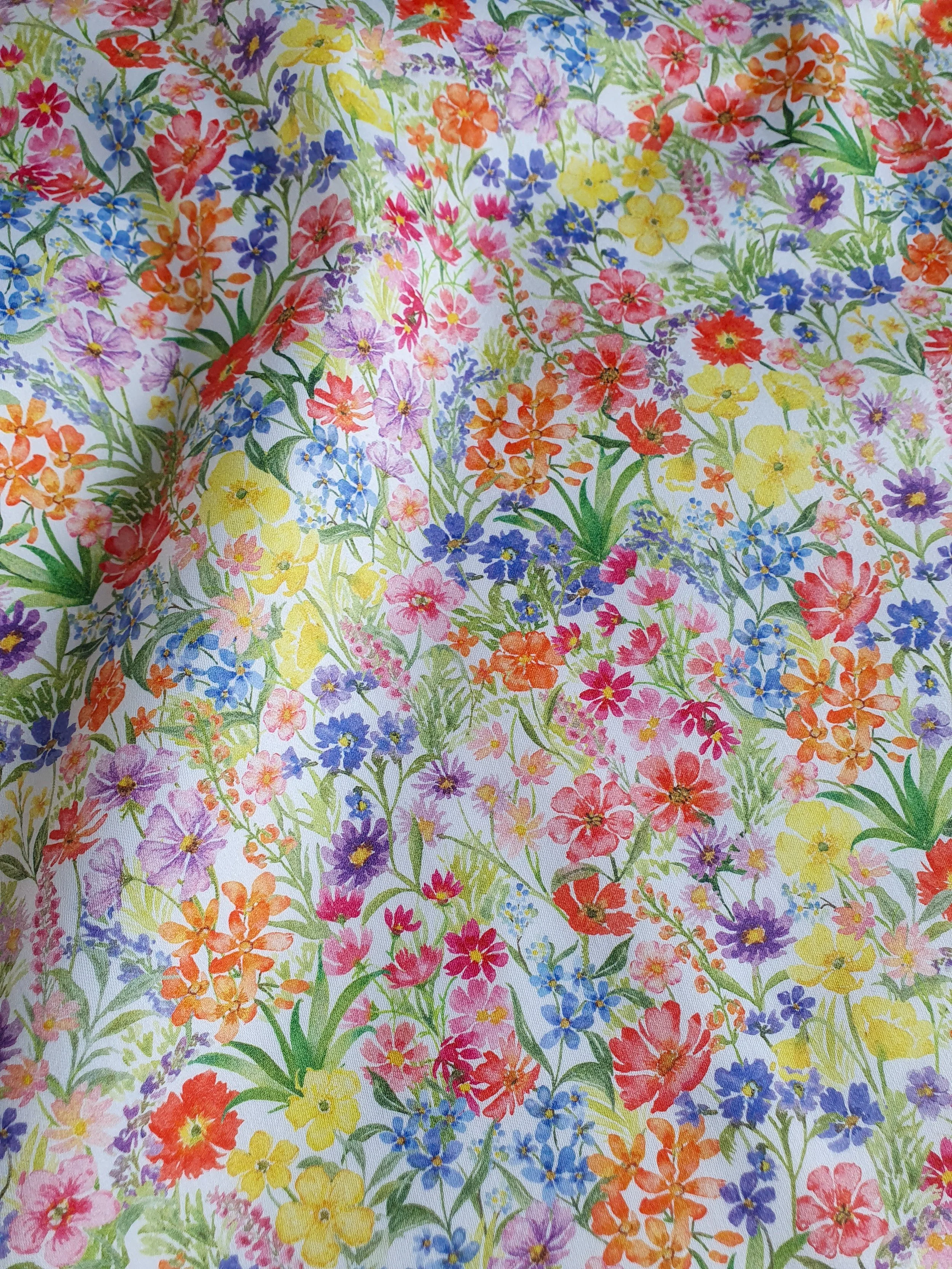 Satin coton bio fleuri multicolore – motif jardin aquarelle Jardin Fleuri