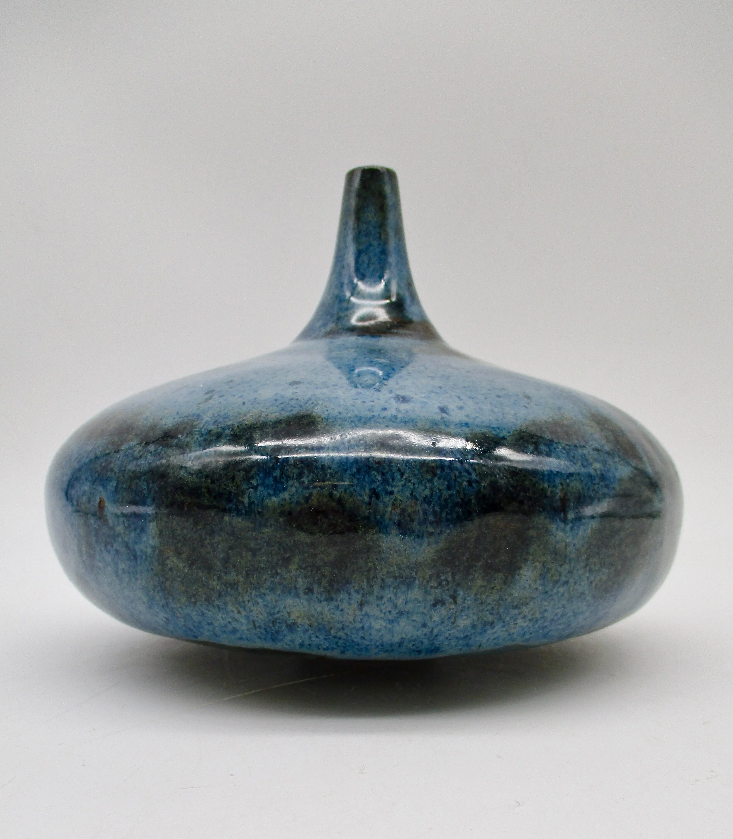 Flying Saucer Shaped Vase.