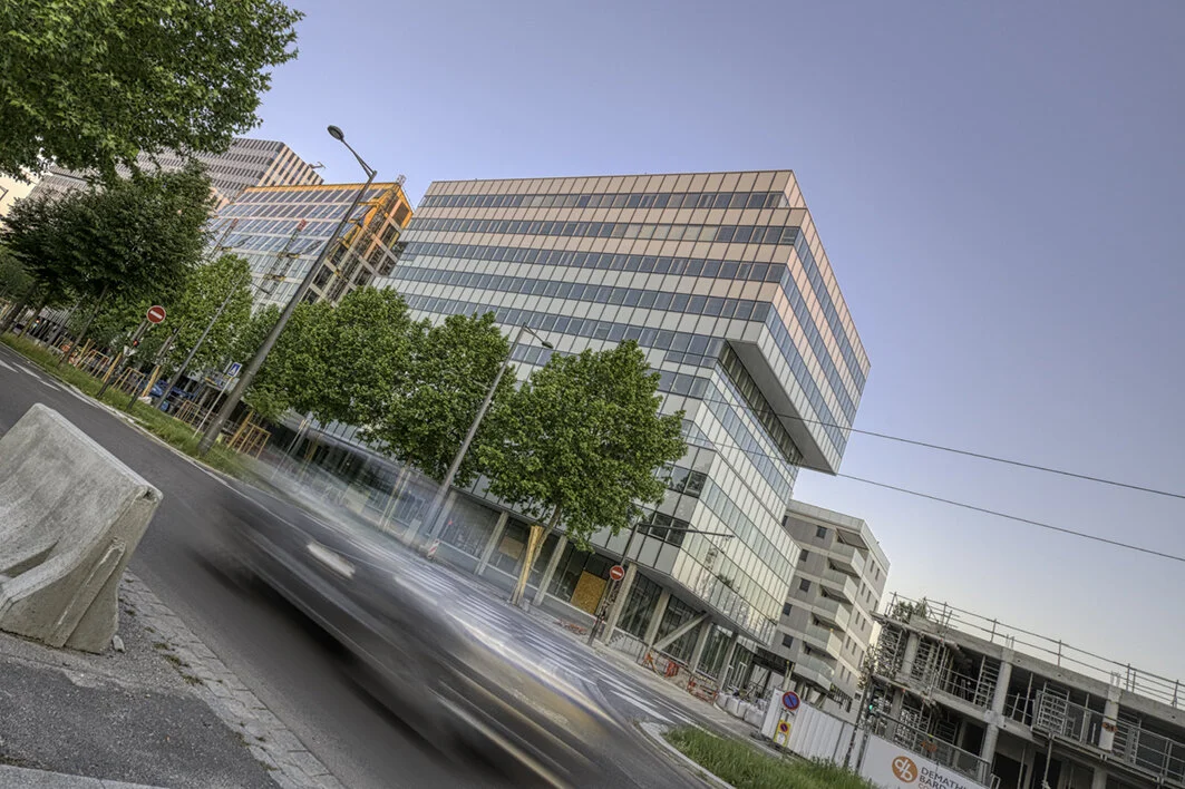 HDR_VOITURE_BAS_DSC_3204_90dpi.jpg