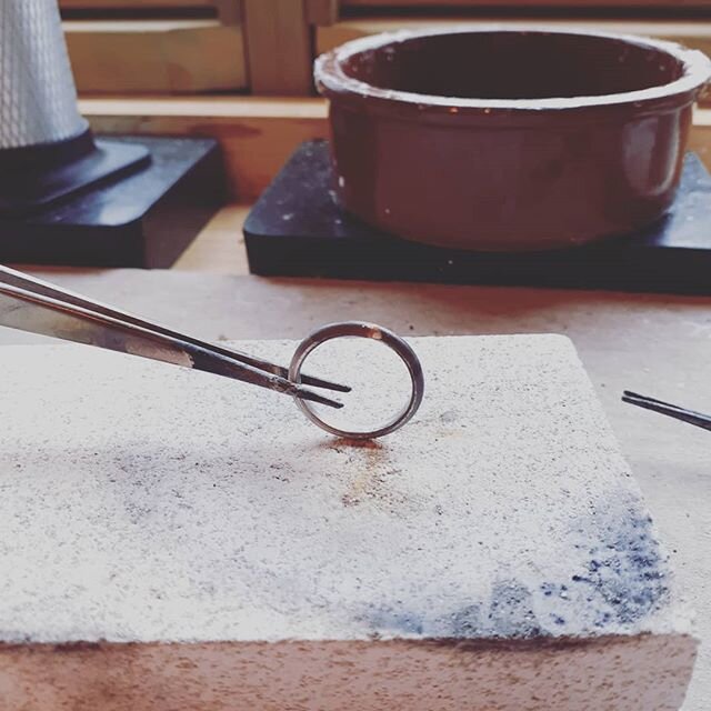 I know people enjoy seeing the process behind the scenes. Step 1 of a ring. Next step...make the setting for the stone 💎
#handmadejewellery #sterlingsilver #silversmith #jewellerydesign