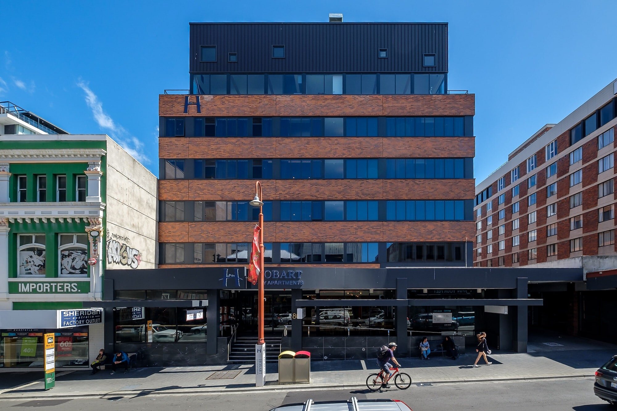 Everything you need in one location.

Experience an urban retreat in the vibrant centre of Hobart City. Our prime location is ideal for holidaymakers and business guests seeking high-quality accommodation with easy access to the best that Hobart has 