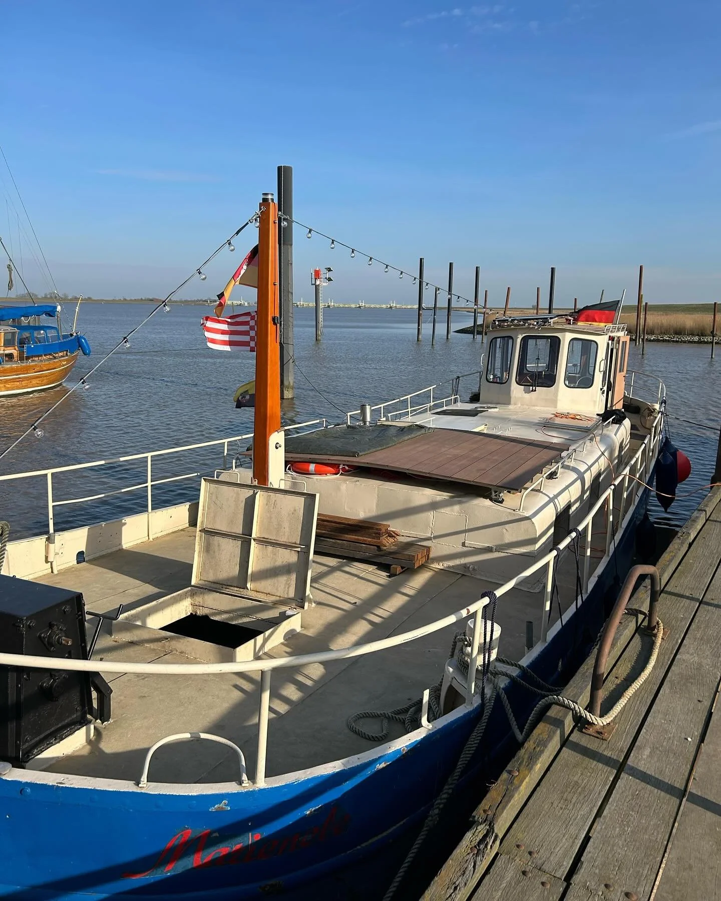 👋😃👉 Jens meldet sich von der Marienele, unserem schwimmenden Jugendzimmer ⚓️🚤

&bdquo;&Uuml;berfahrt der Marienele vom 18.02. 25/ 1230 Uhr bis 21.02. 25/ 1430 Uhr !

Nach DITZUM zur Werft unseres Vertrauens mit &uuml;ber 130-j&auml;hriger Schiffb