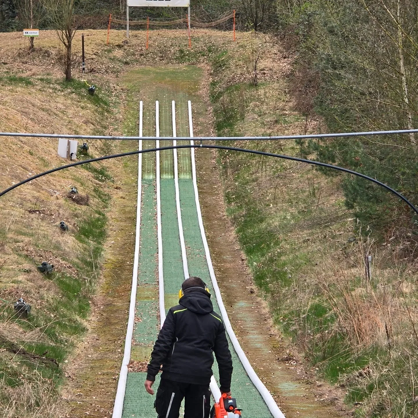🍂🍁🍂Klarschiffmachen in Woltersdorf. 🤜🤛Mit vereinten Kr&auml;ften machen wir den Campingplatz &amp; die Sommerrodelbahn f&uuml;r euren Urlaub wieder flott 🖼
