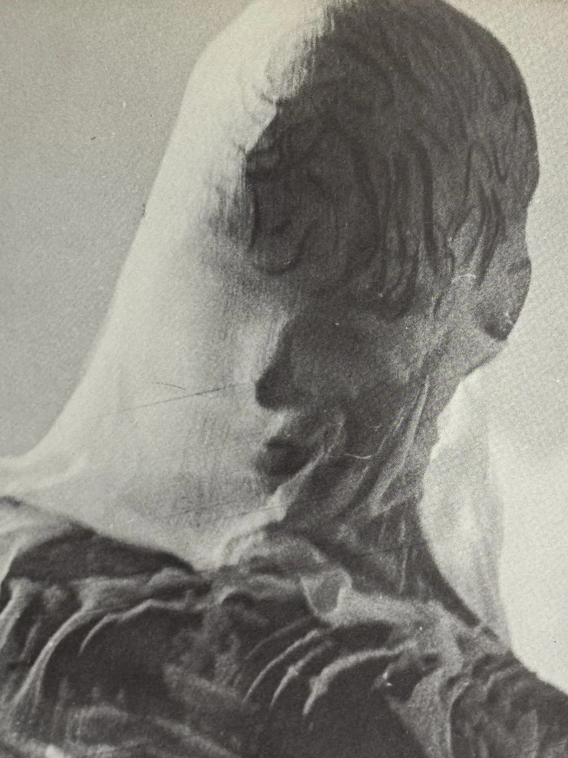 Keith Vaughan – Journal and Drawings 1939–1965. Alan Ross, London, 1965. With over 100 drawings and reproductions of Vaughn’s Pagham photographs. 