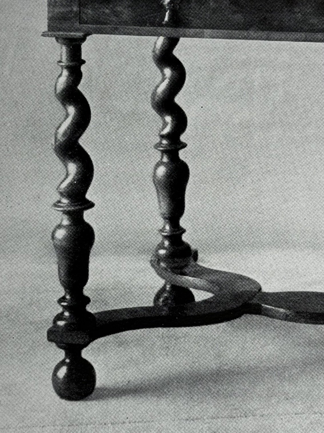 R. W. Symonds, Veneered Walnut Furniture 1660-1760, Alec Tiranti 1952