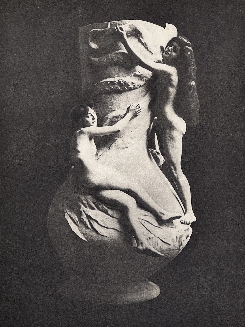 Louis Cheronnet, A Paris vers 1900. Éditions des Chroniques du Jour, Paris, 1932. With a signed dedication dated 1932 from Ossip Zadkine to Mrs Edward Wadsworth.