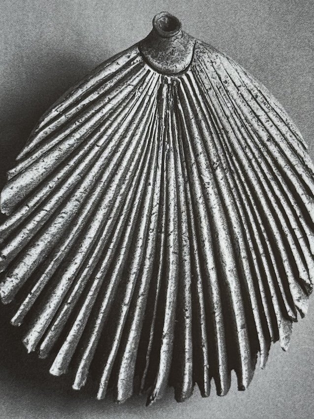 Peter Lane, Ceramic Form. Williams Collins Sons & Co., 1988