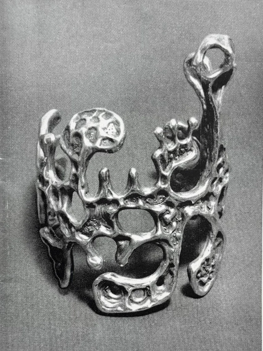 Craft Horizons January / February 1962 including ceramics by Robert Sperry, batiks by Kawabata and Polish woodcarving.