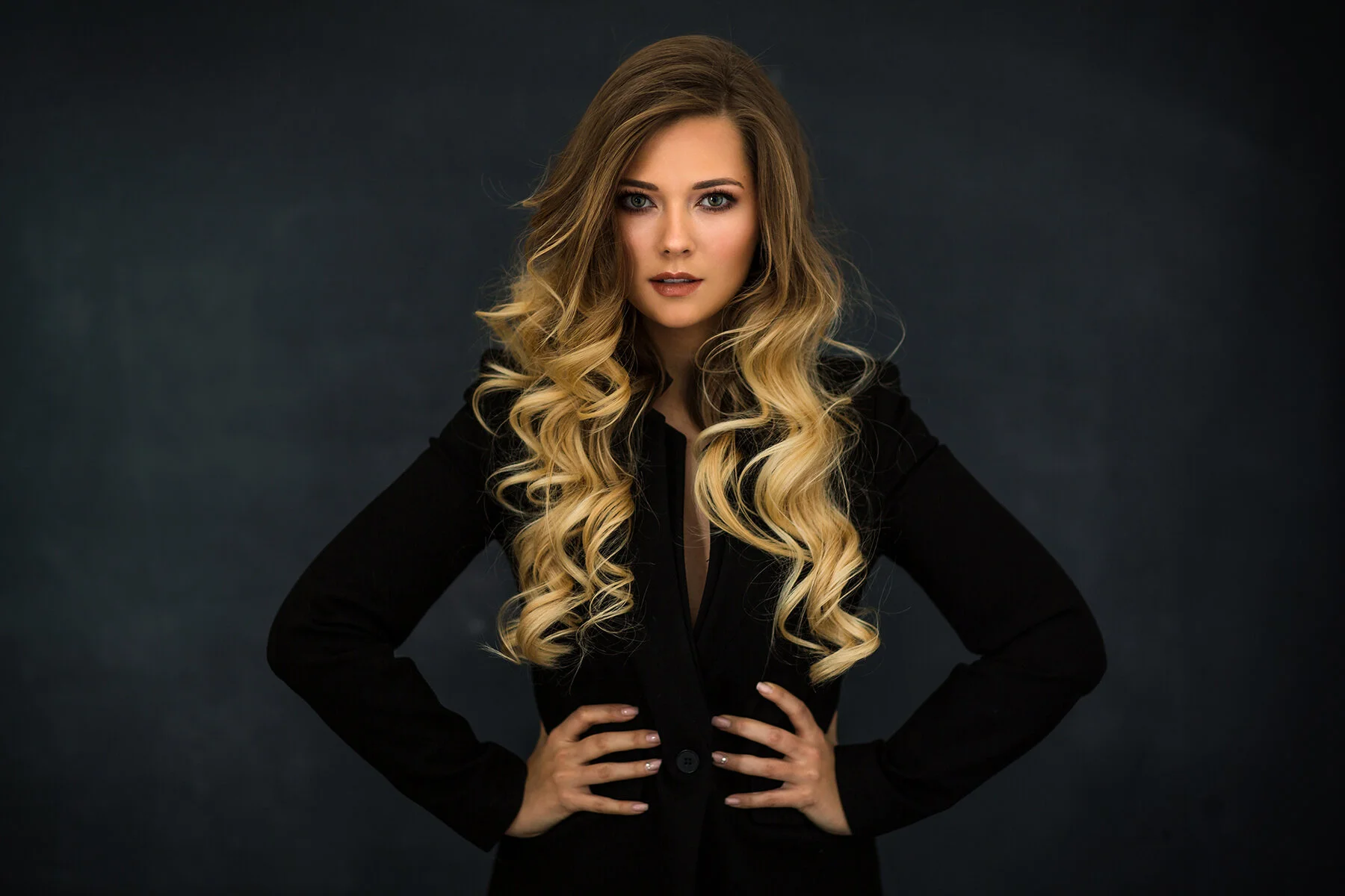 Melina_ID_Foto-3_Portraitfoto_Gamour_20x30_Logo_2-1800.jpg