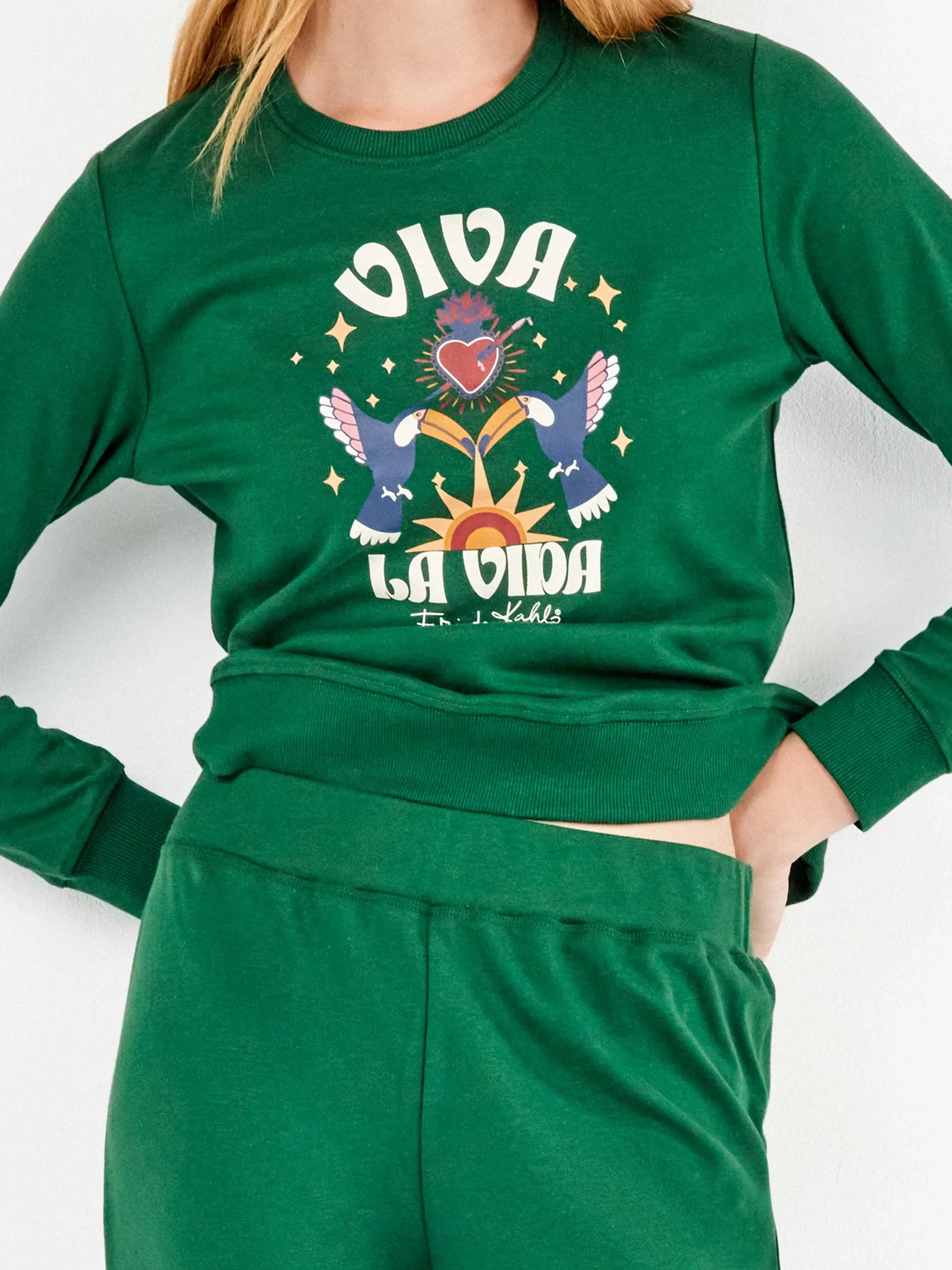 pijama-de-sudadera-y-pantalon-de-frida-kahlo1755679402595815878.webp