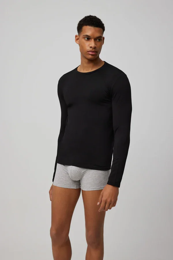 70102-1-camiseta-termica-cuello-pico-ysabel-mora-negro (1).webp