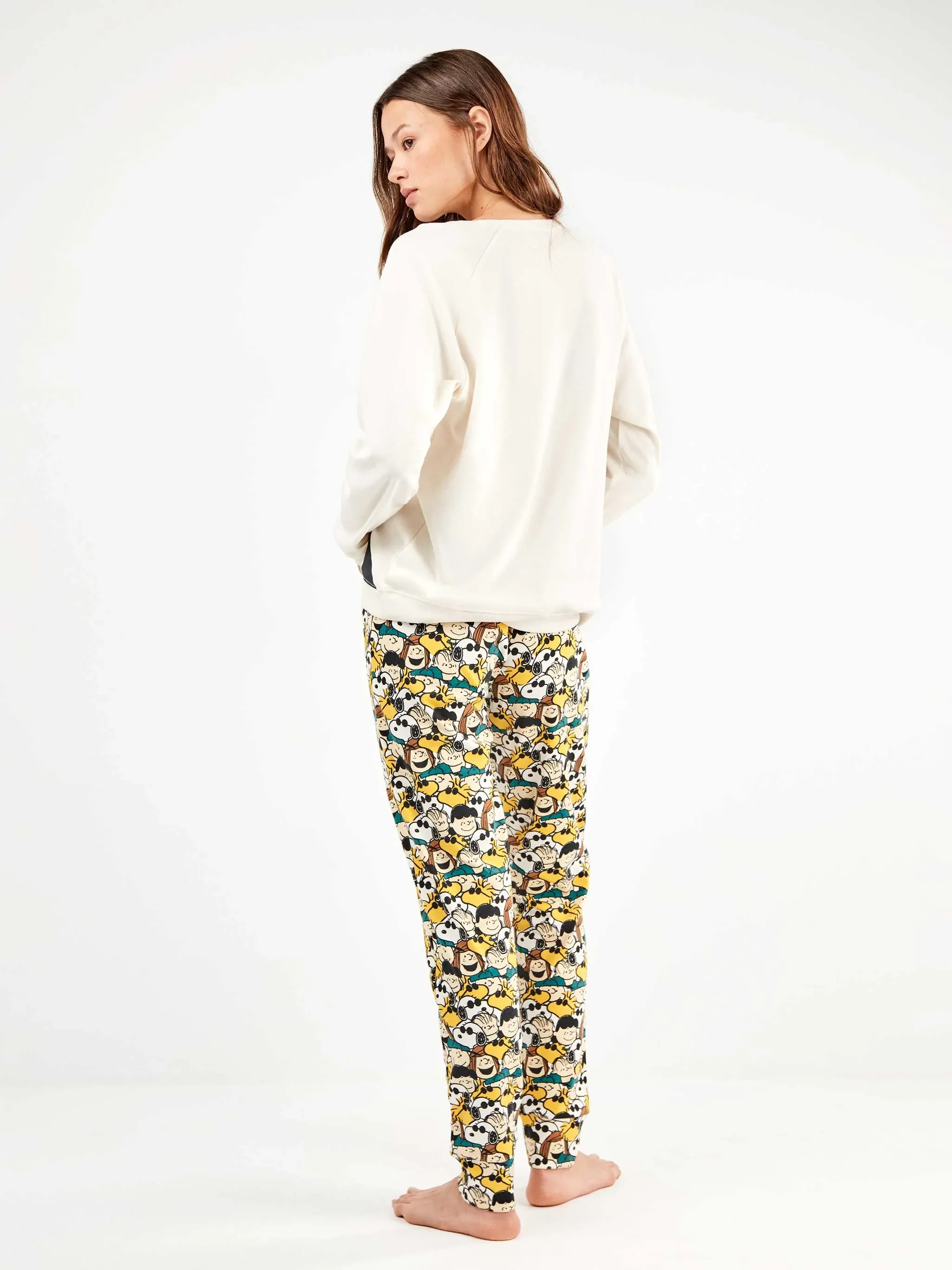 pijama-con-pantalon-estampado-de-snoopy1759821839801813265.webp