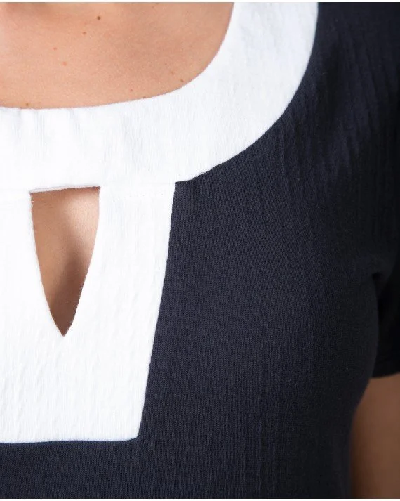 playera-corta-de-mujer-de-manga-corta-con-abertura-triangular-l267420b11 (3).jpg