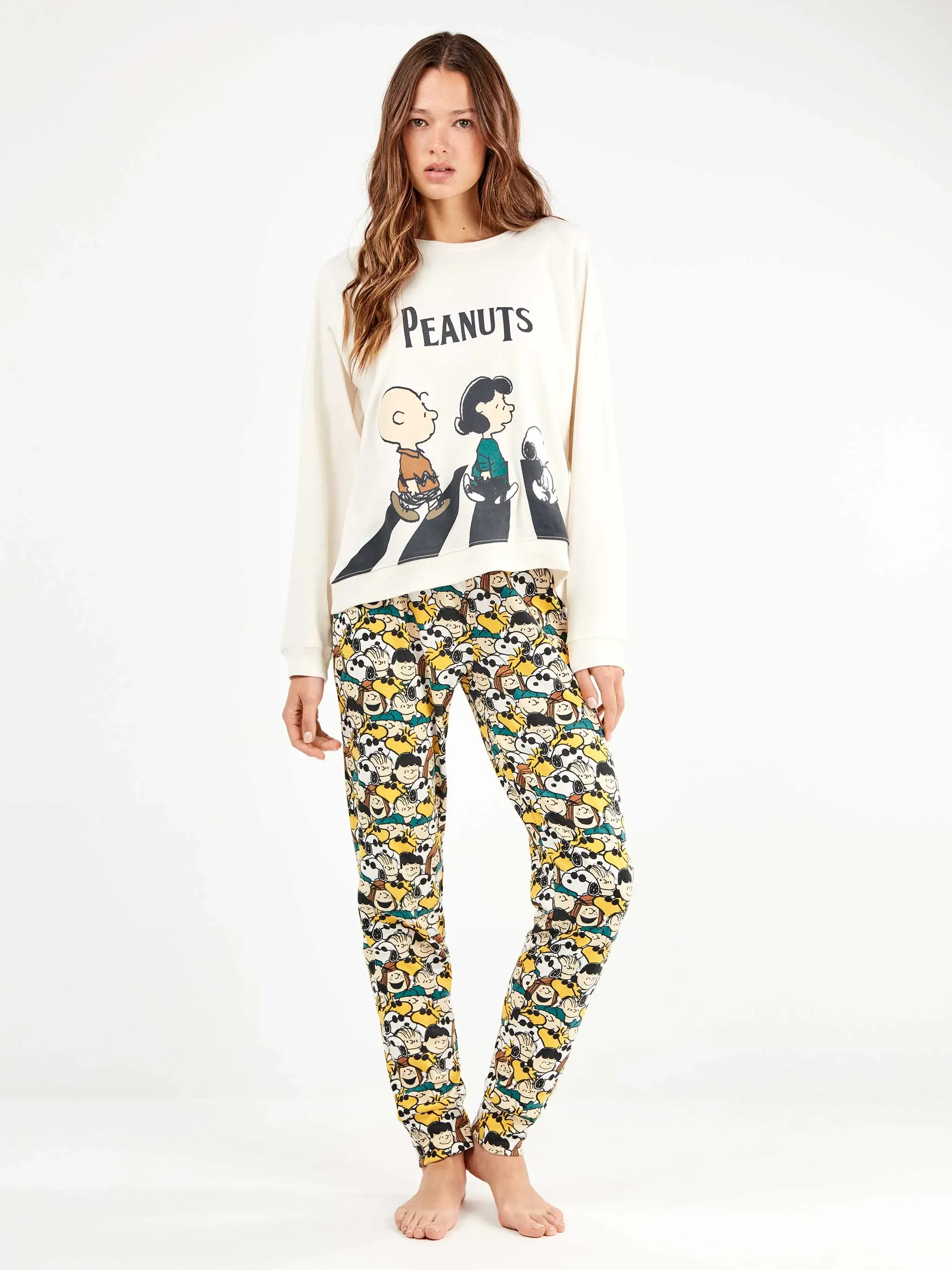 pijama-con-pantalon-estampado-de-snoopy1759821837718411165.webp