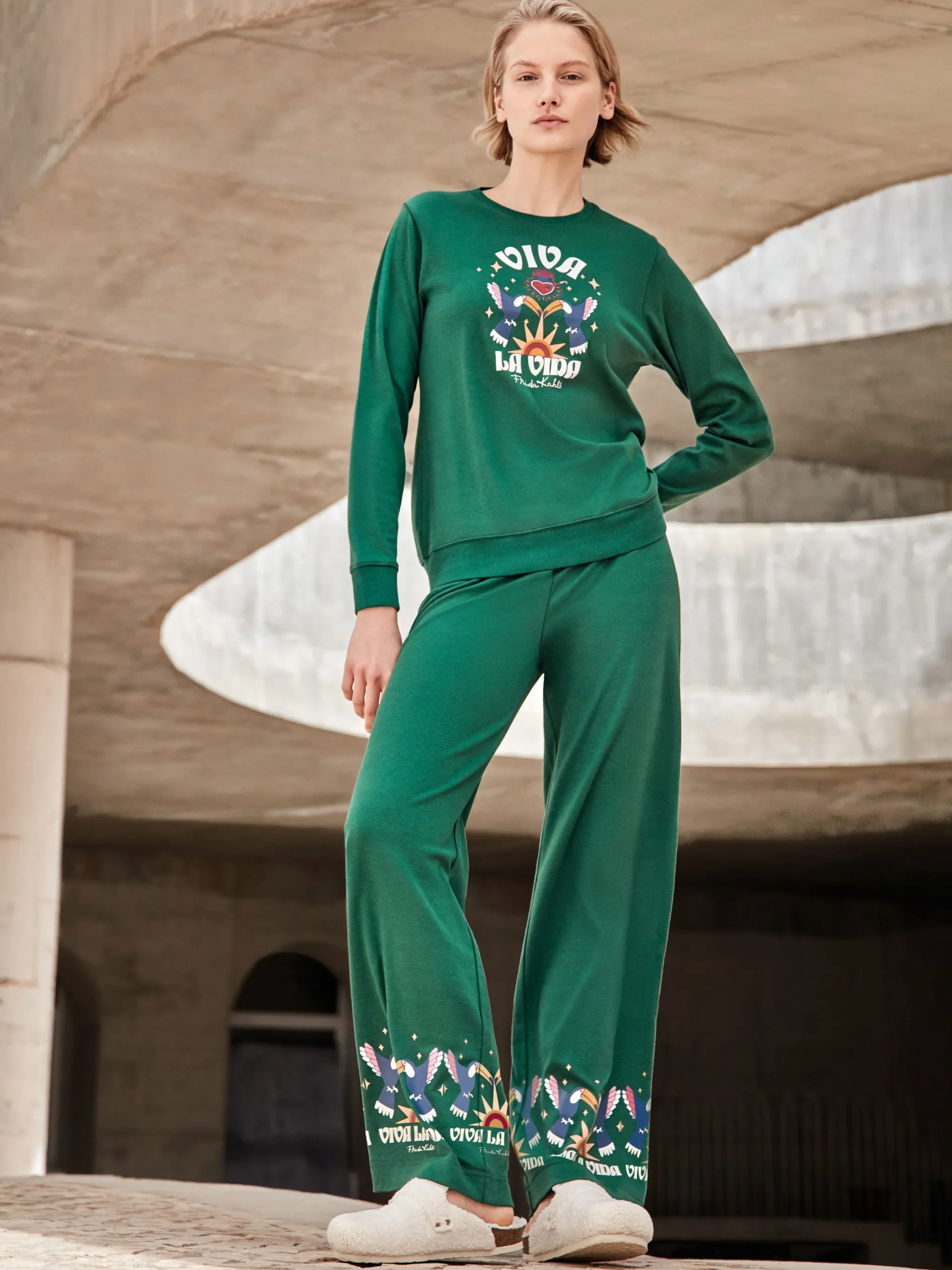 pijama-de-sudadera-y-pantalon-de-frida-kahlo1755683956717930010.webp