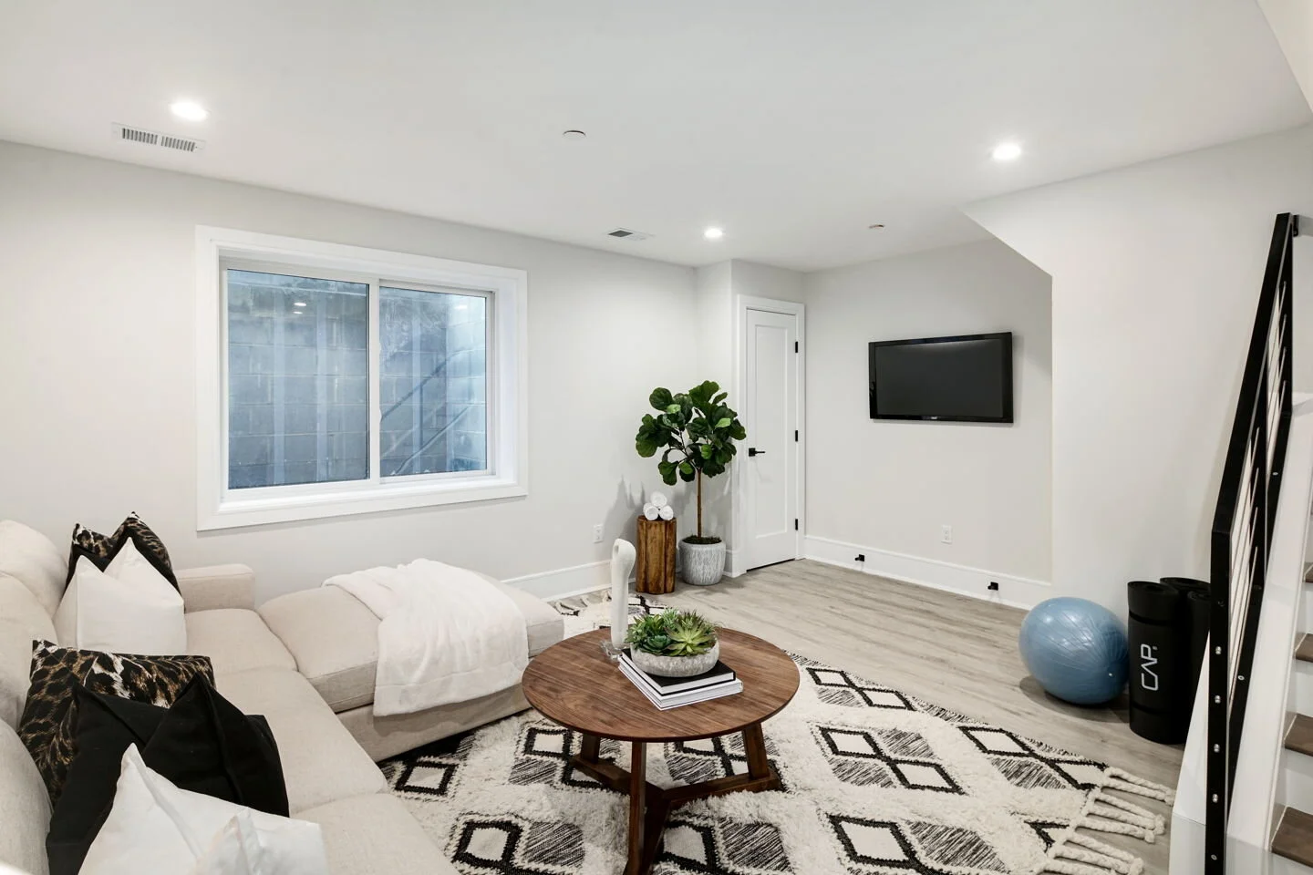 4-mls-3310 S 20th St-Full-4.jpg