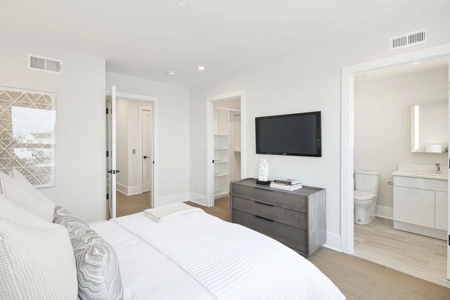 2-mls-3310 S 20th St-Full-2.jpg