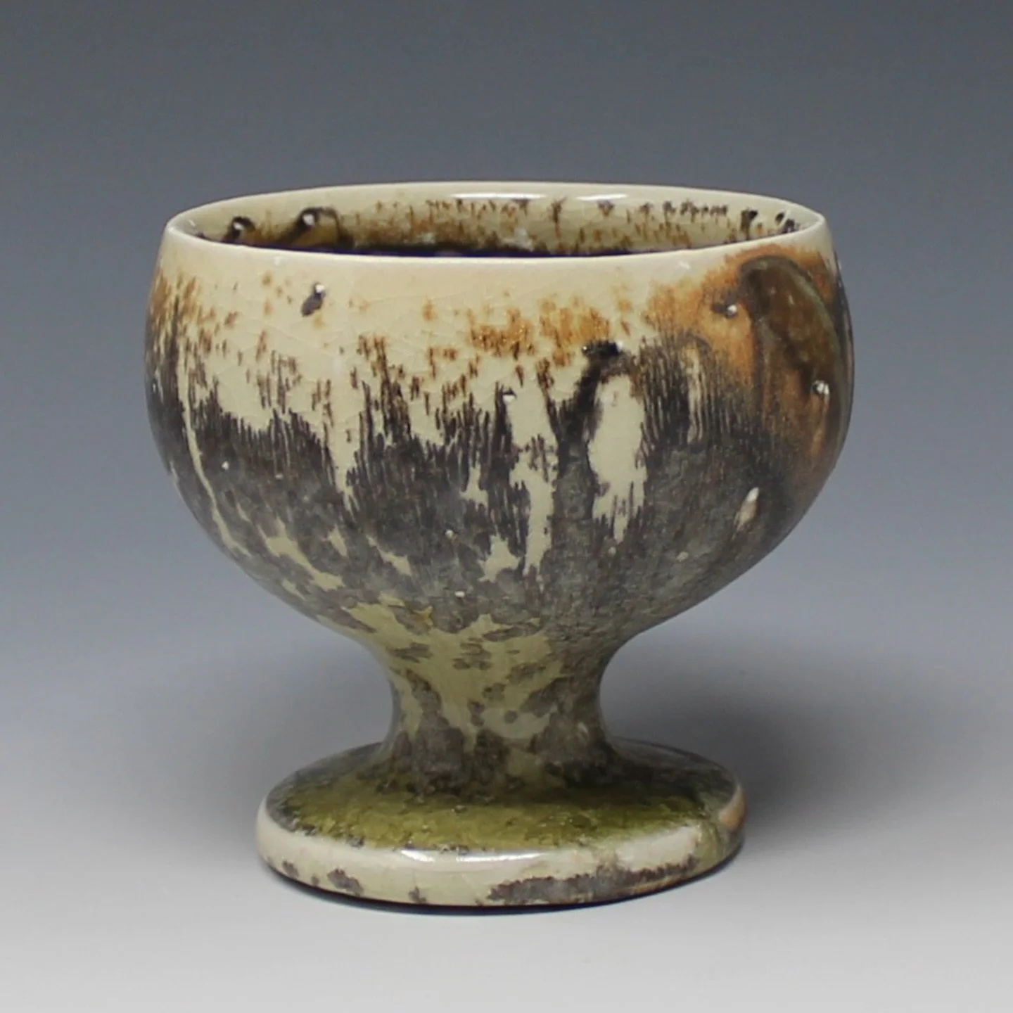 Wine cup with a crazy surface!

Link in my bio. 

#sodafiredpottery
#stemware