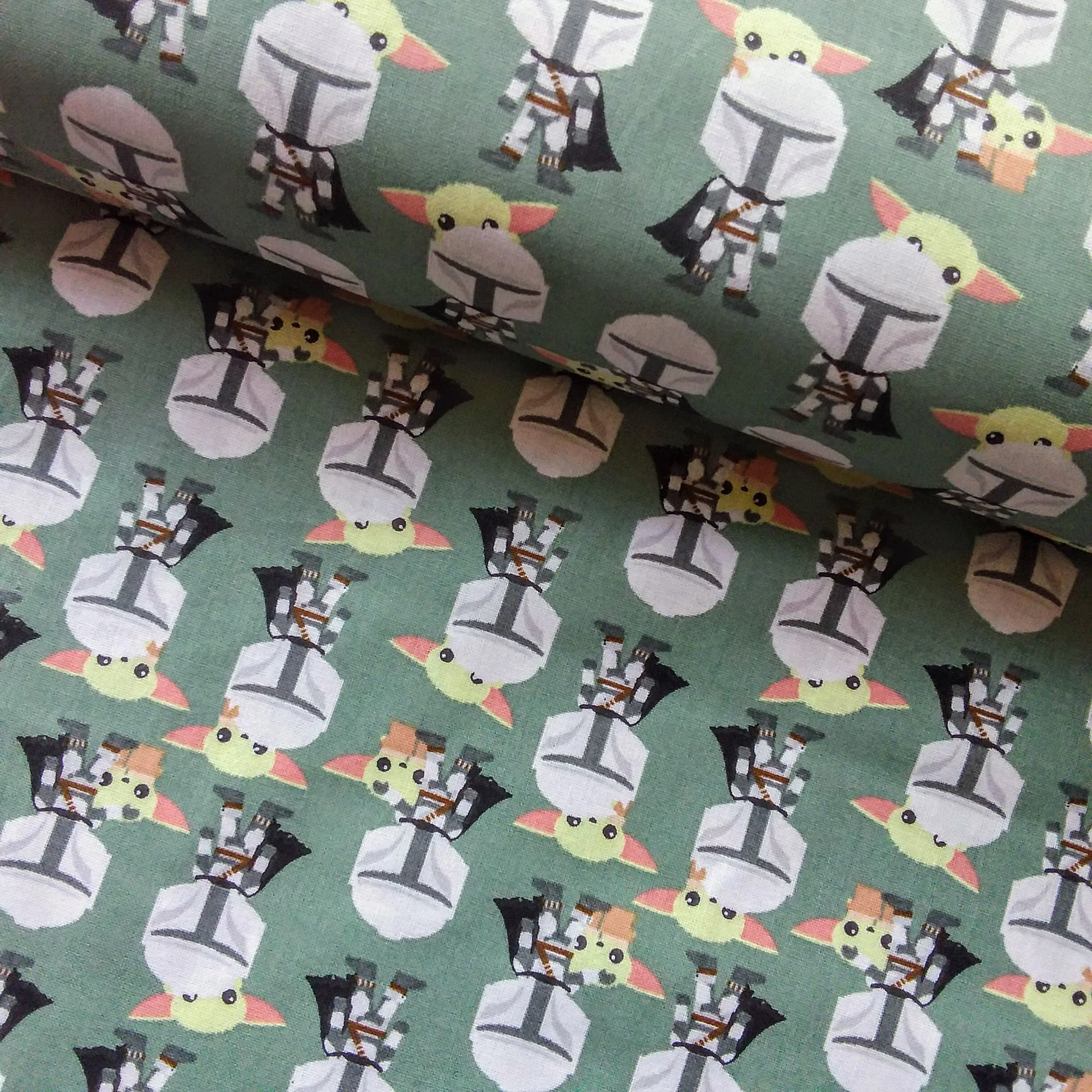 Star Wars Mandalorian Baby Yoda Grey Cotton Fabric per 50cm Crafty