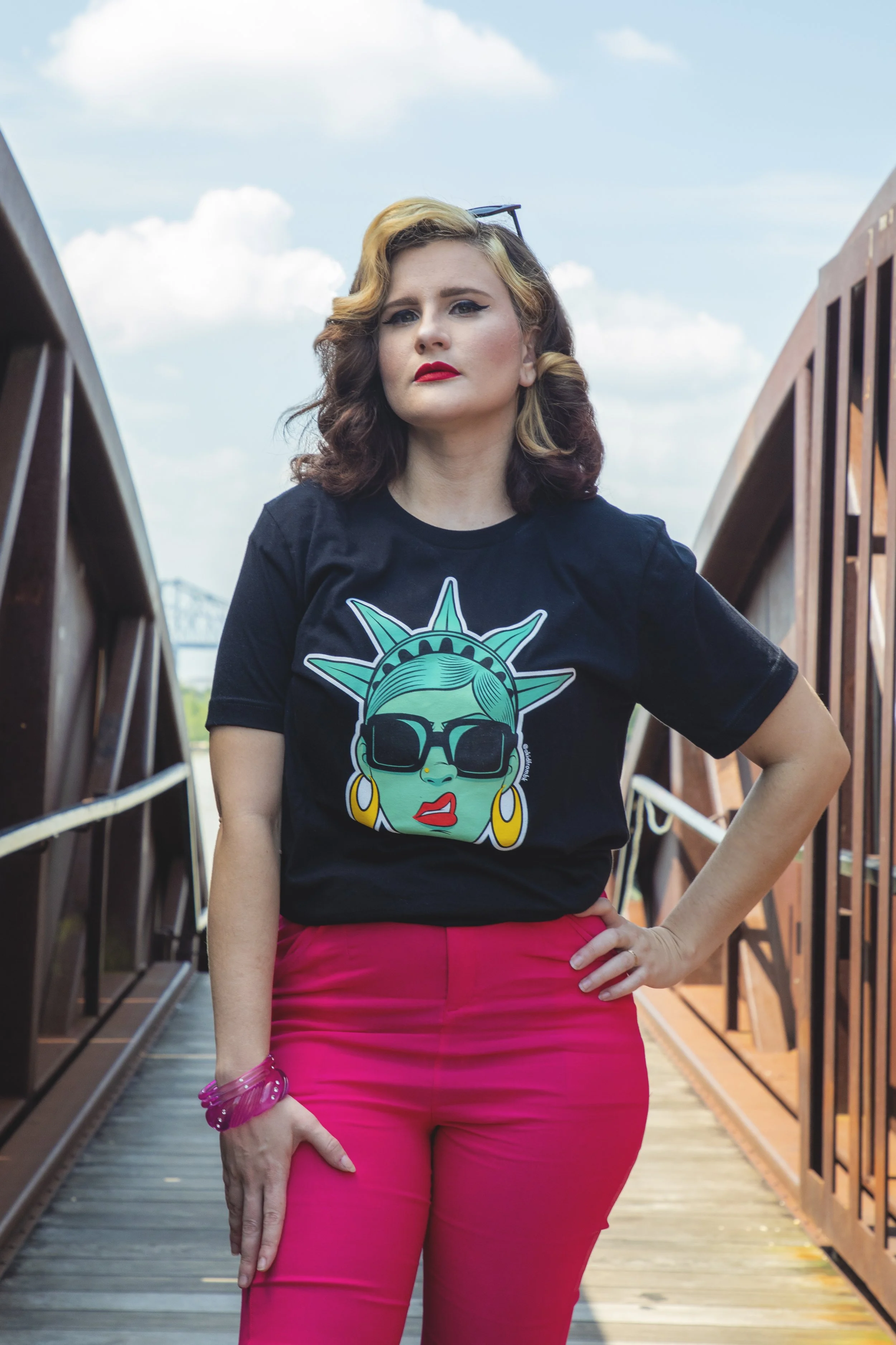 ladie-liberty-nyc-grahic-tee-2.jpg